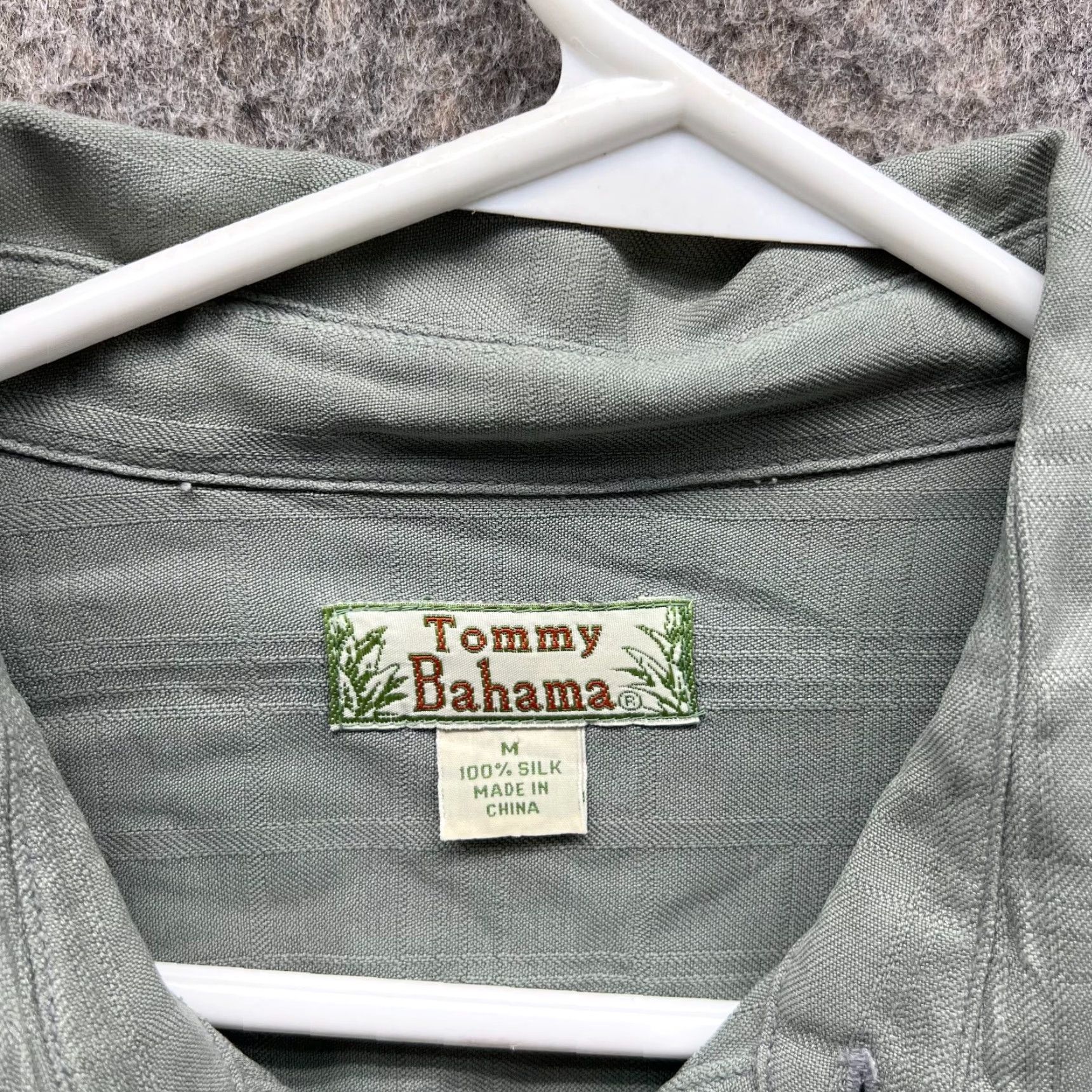 Tommy Bahama Tommy Bahama Shirt Men Medium Adult Gray Button Down Silk Reverse Print Size US M / EU 48-50 / 2 - 6 Thumbnail