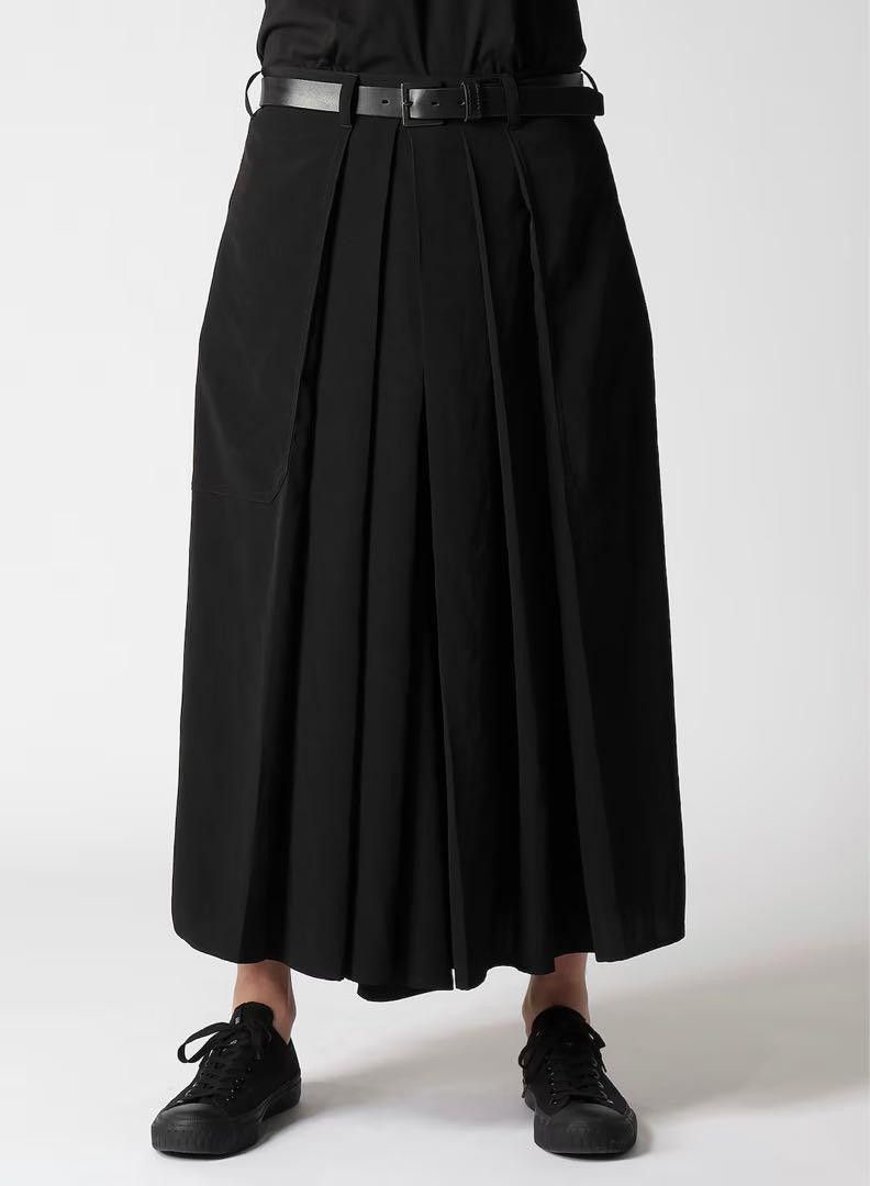 image of Yohji Yamamoto Pour Homme 24Ss Ta Tuxedo R-Standard Hakama Pants Hs-P17-500 in Black (Size 40)