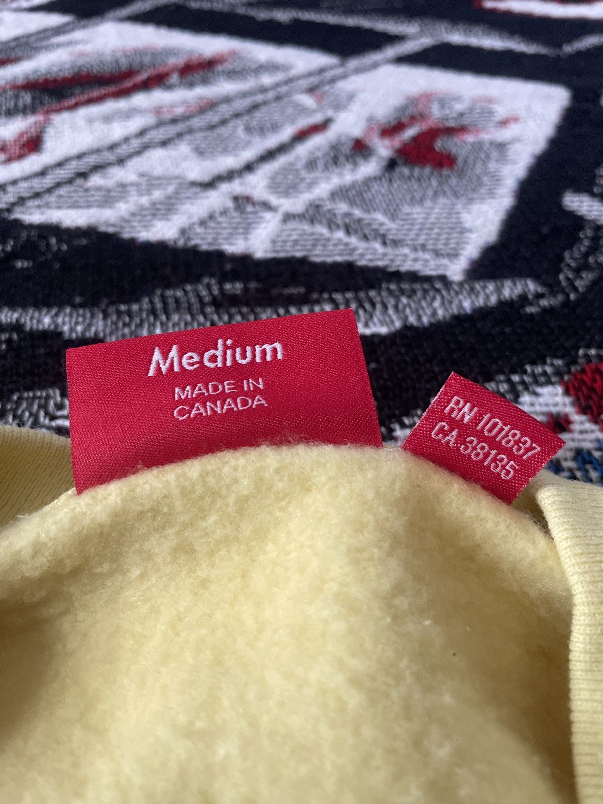 Supreme Yellow Box Logo Crewneck Size US M / EU 48-50 / 2 - 6 Thumbnail