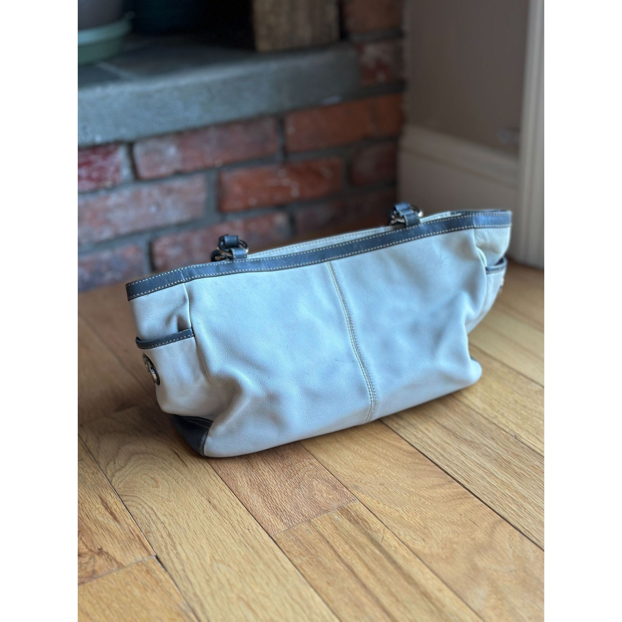 Coach COACH WHITE/ GREY LEATHER SOHO HOBO BAG HANDBAG, VINTAGE Size ONE SIZE - 5 Thumbnail