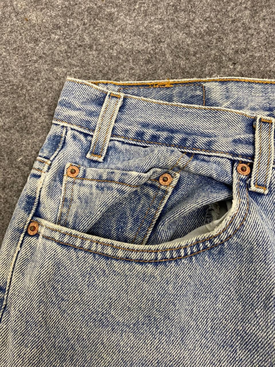 Levi's vintage levis 550 lightwash denim nice design Size US 37 - 12 Thumbnail