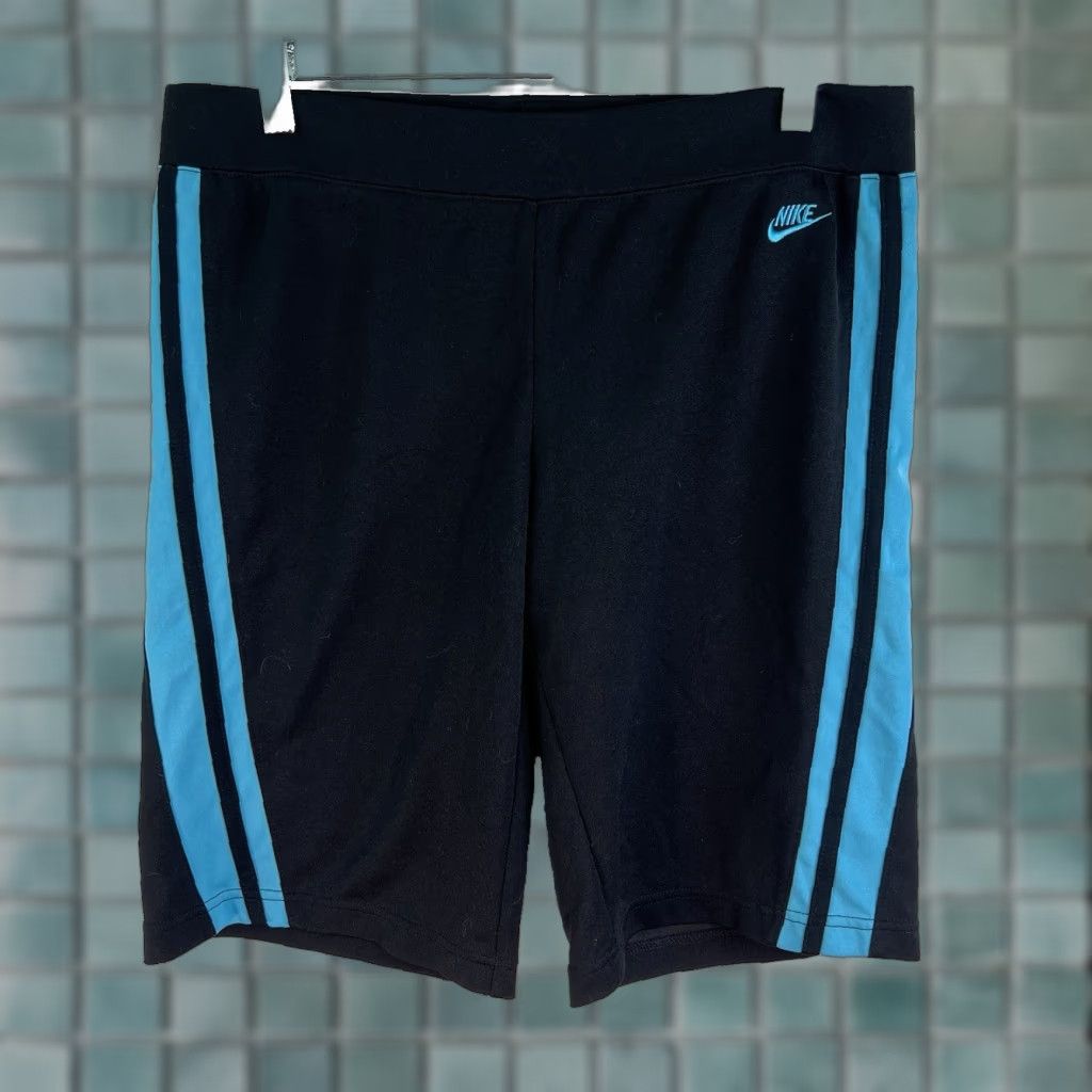 Nike Nike Striped Poly/Cotton Training Cycle Shorts Women M 8-10 Black 33X12 Size 32" / US 10 / IT 46 - 1 Thumbnail