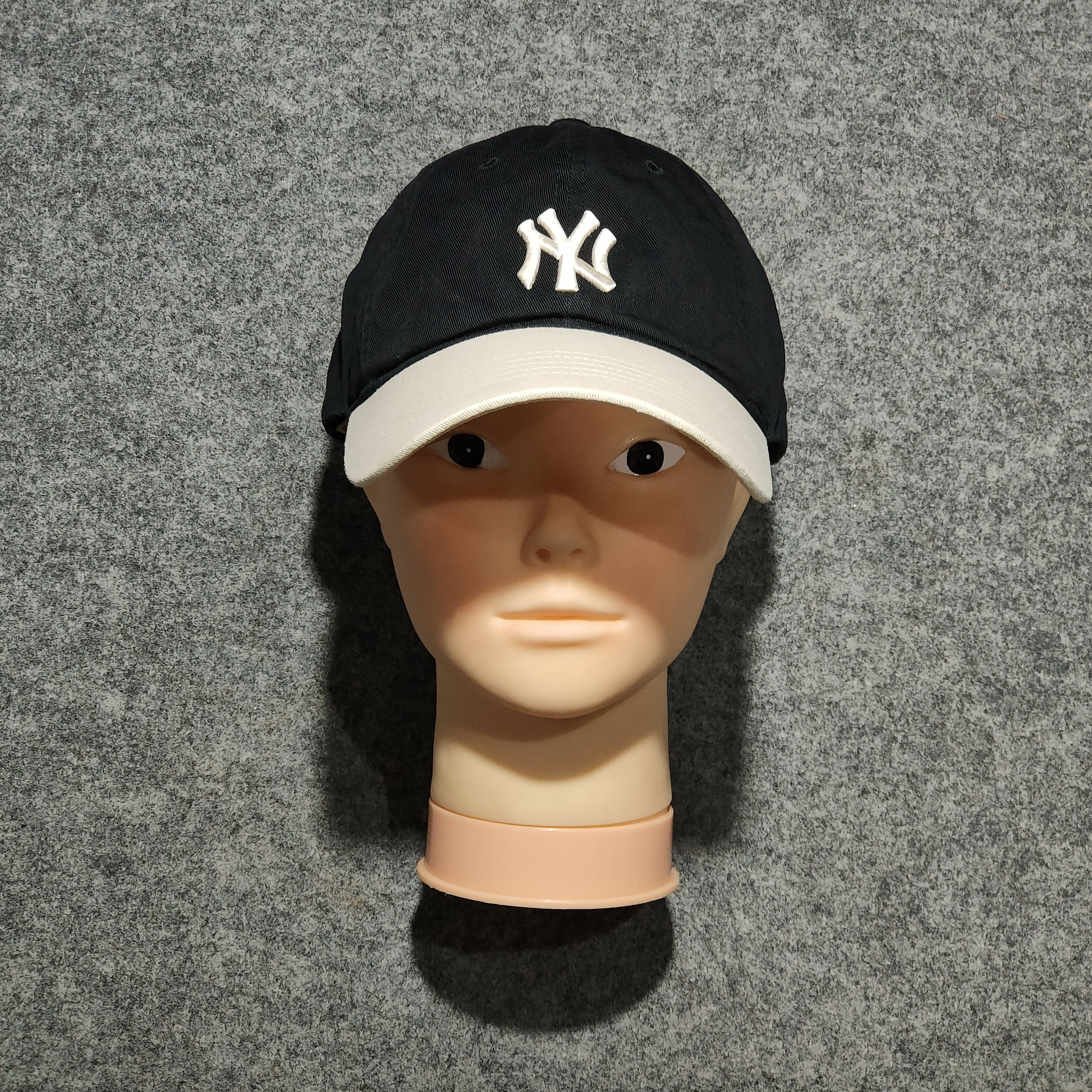 MLB 🔥Unisex Varsity NEW YORK YANKEES cap Size ONE SIZE - 1 Thumbnail