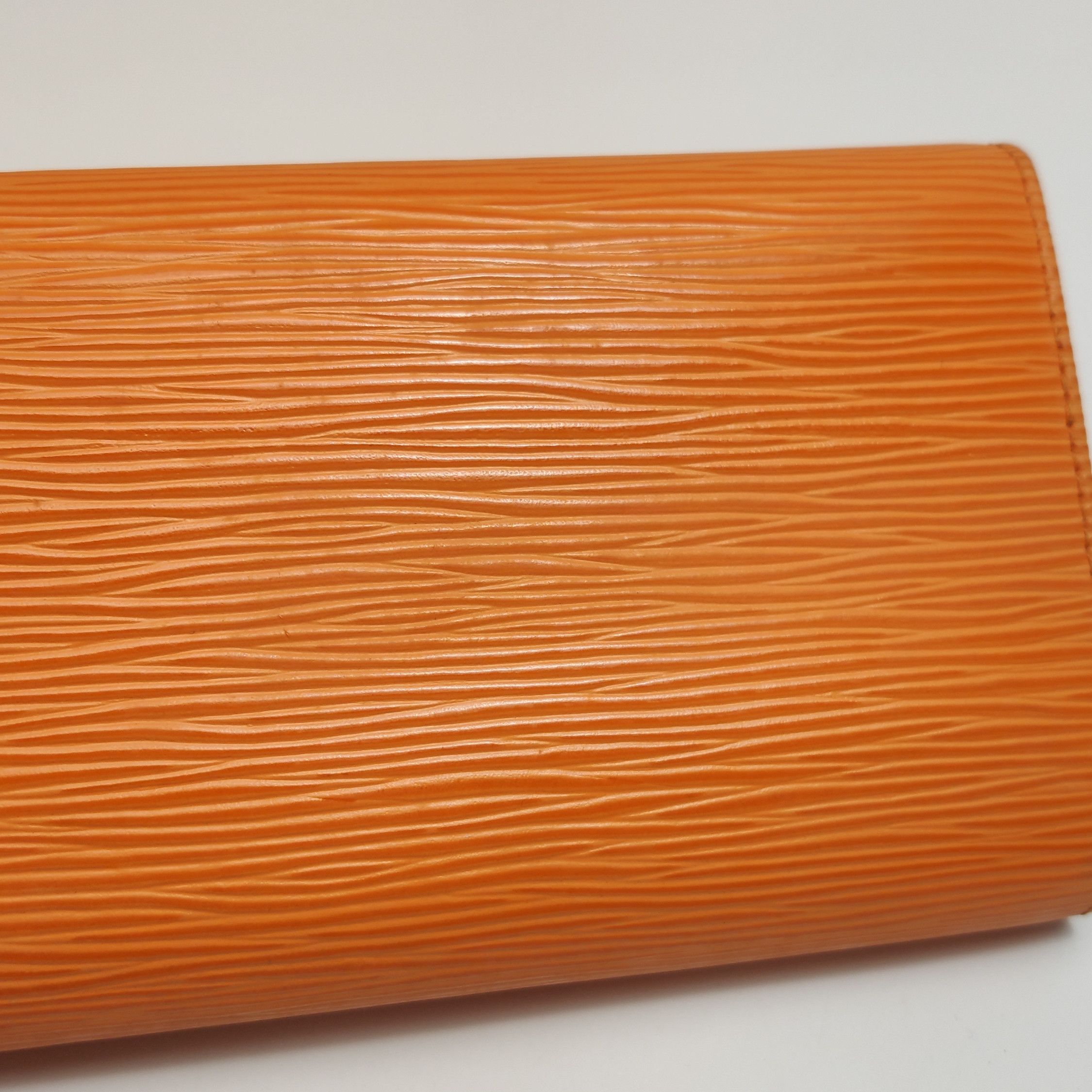Louis Vuitton Louis Vuitton (LV) Cowhide Solid Color Water Ripple Wallet Size ONE SIZE - 7 Thumbnail