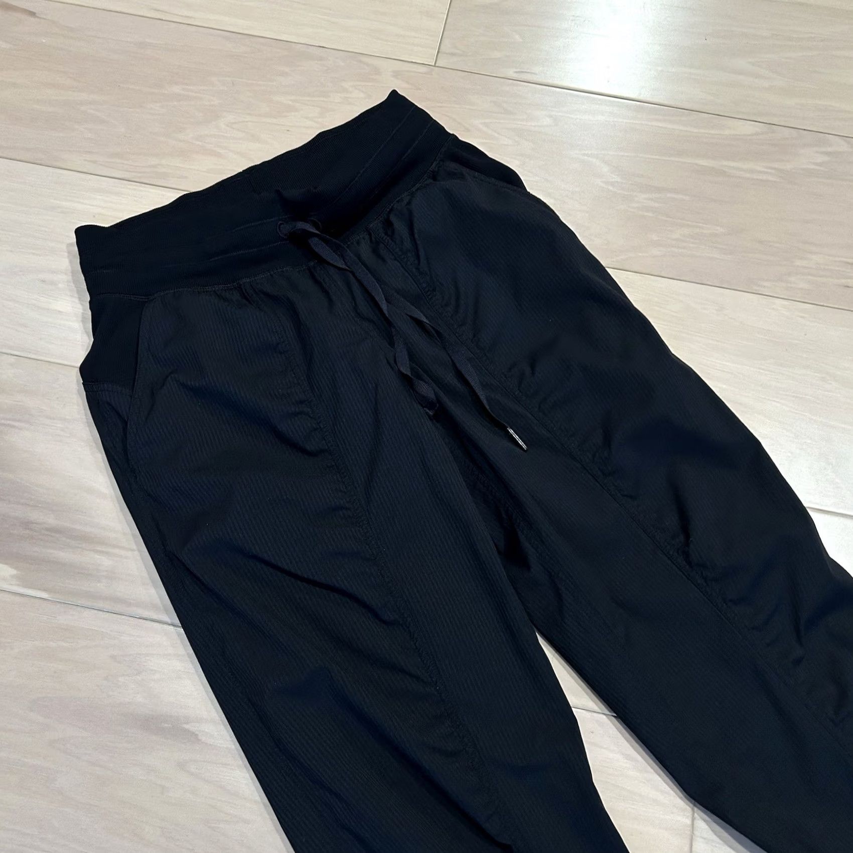 Lululemon Lululemon Dance Studio Mid-Rise Jogger Black Women’s 4 Adult Regular XS? Size 27" / US 4 / IT 40 - 2 Thumbnail