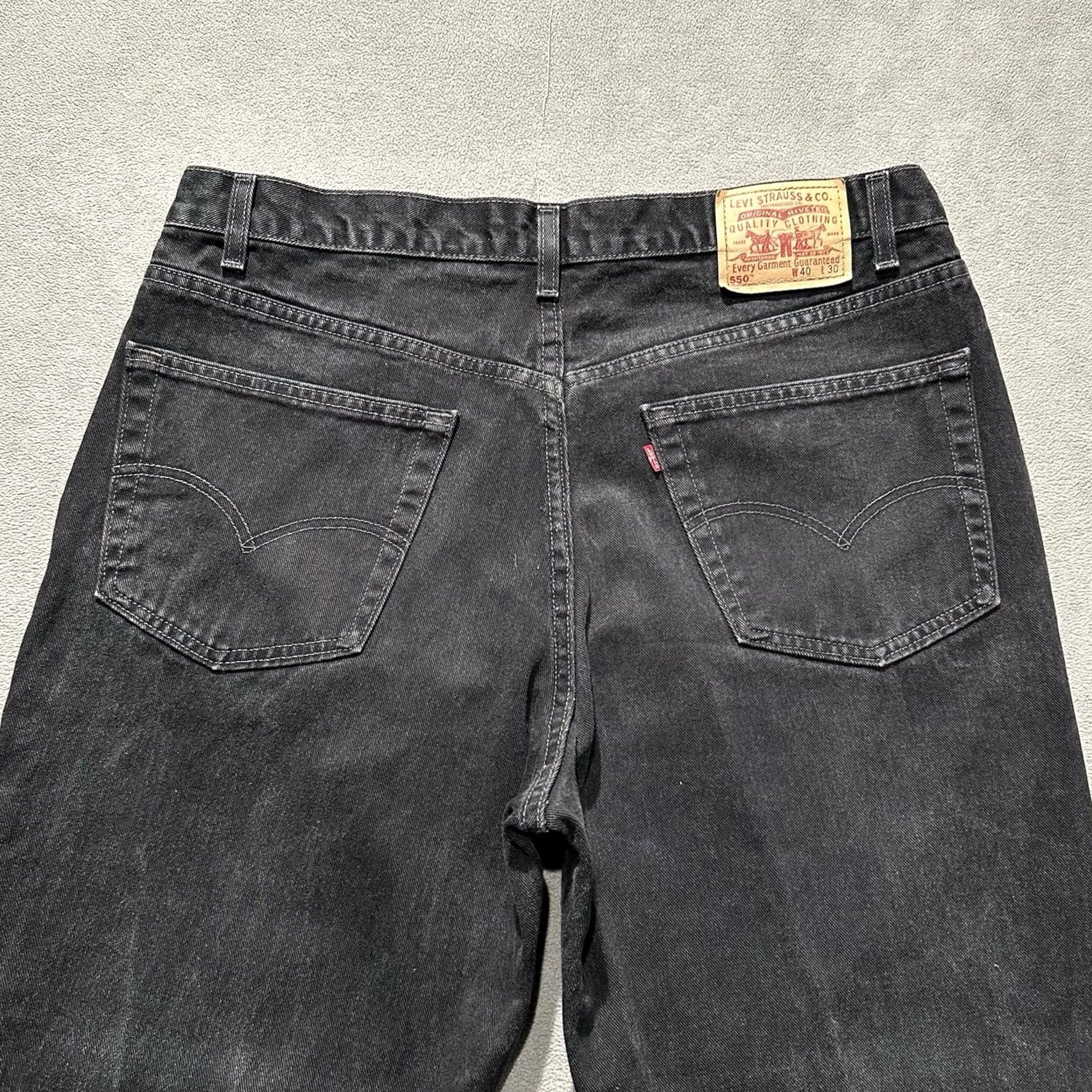 Levi's VINTAGE Levi's 550 Jeans Mens 40x30 Black Relaxed Tapered USA Denim Five-Pocket Levis 500 Series Jeans Mens Black Size US 40 / EU 56 - 4 Thumbnail