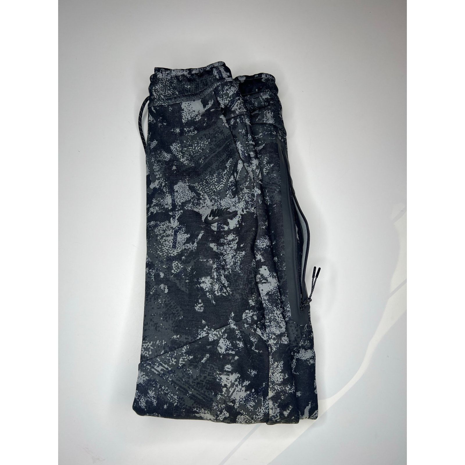 Nike Nike Tech Fleece Men’s Black Grey Camo Jogger Pants Size US 36 / EU 52 - 1 Thumbnail