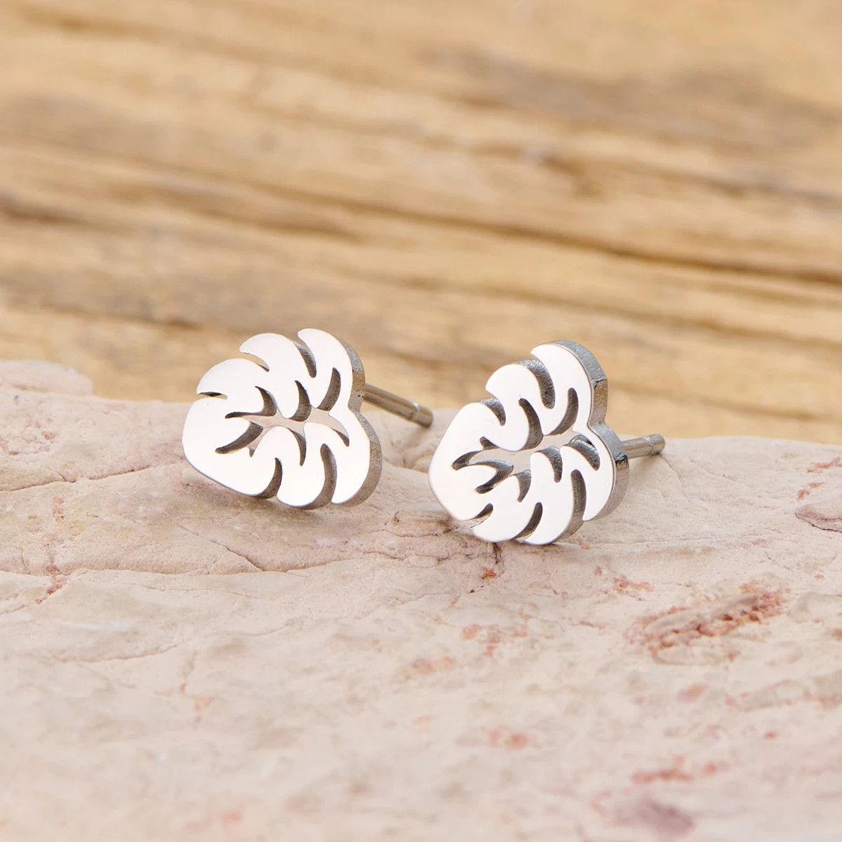 Jewelry Tropical Rainforest Leaf Stud Earrings Charm Earring Gift Size ONE SIZE - 1 Preview