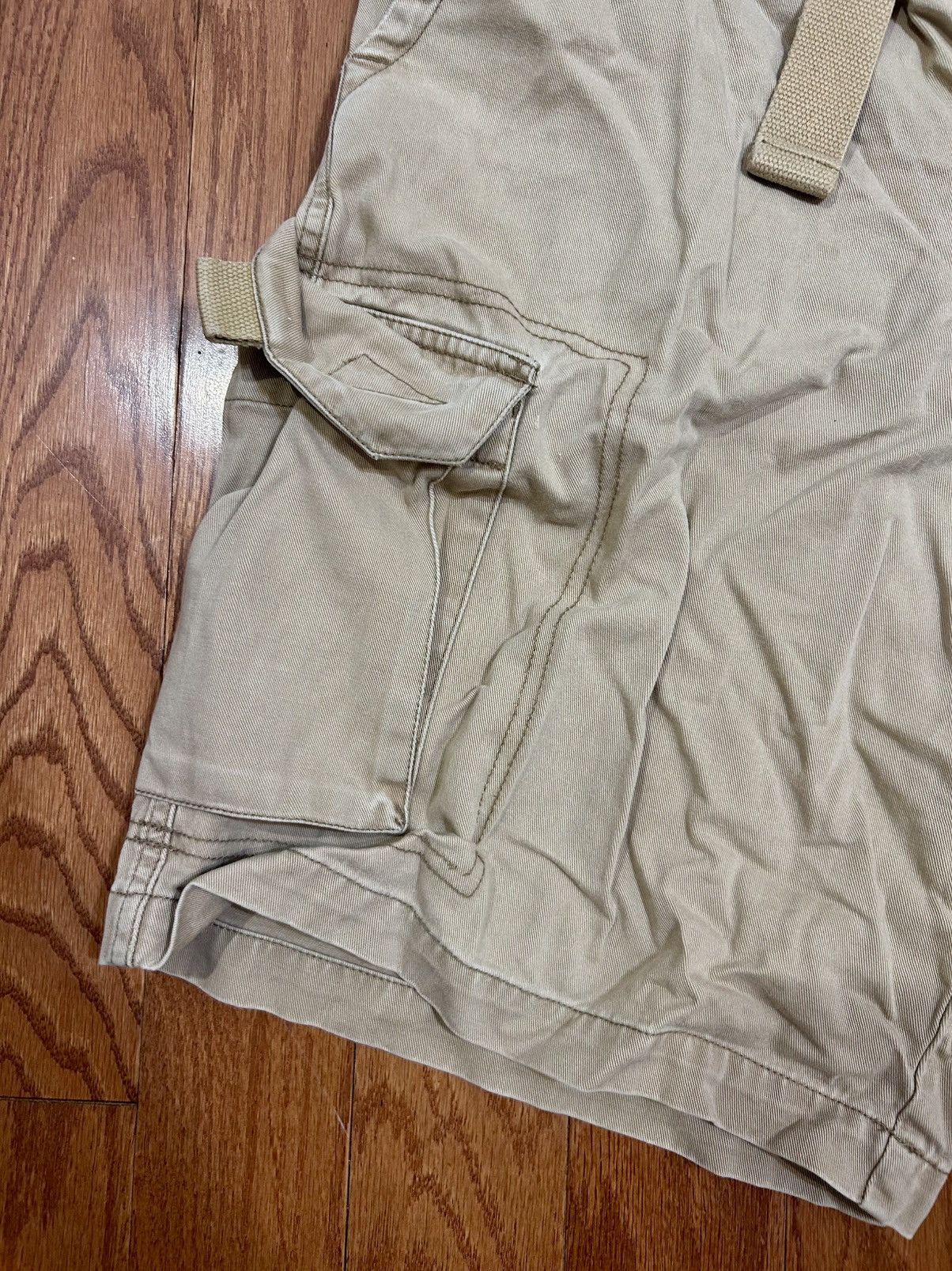 Old Navy Old Navy Tan Cargo Shorts with Belt Y2K Utilitarian Size US 34 / EU 50 - 3 Thumbnail