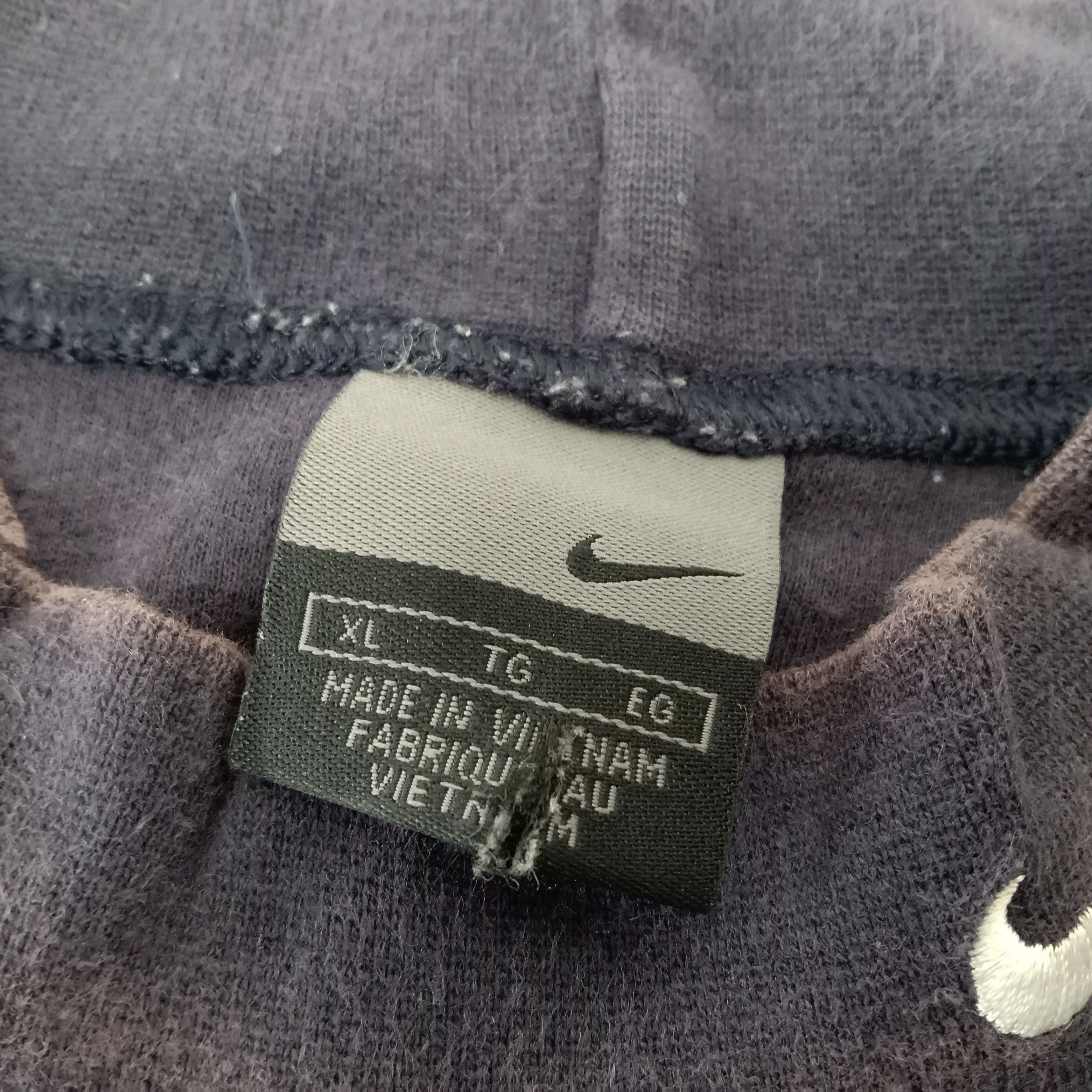 Nike × Vintage Nike Sportswear Streetwear Style Small Logo Design Tshirt Size US L / EU 52-54 / 3 - 4 Thumbnail