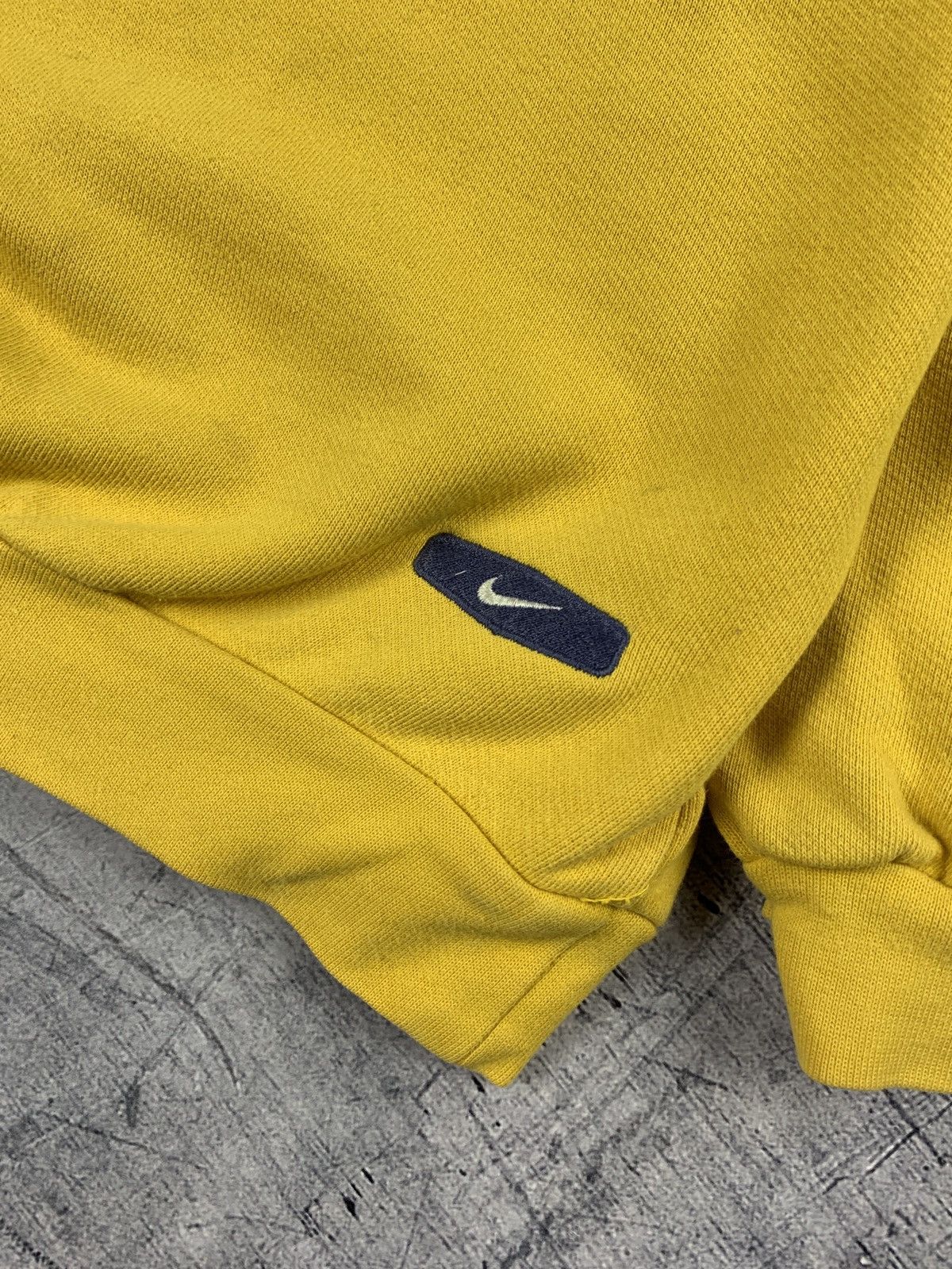 Nike Vintage Nike Sweatshirt Crewneck Embroidered Logo Trashed Size XXS / US 00 / IT 34 - 4 Thumbnail