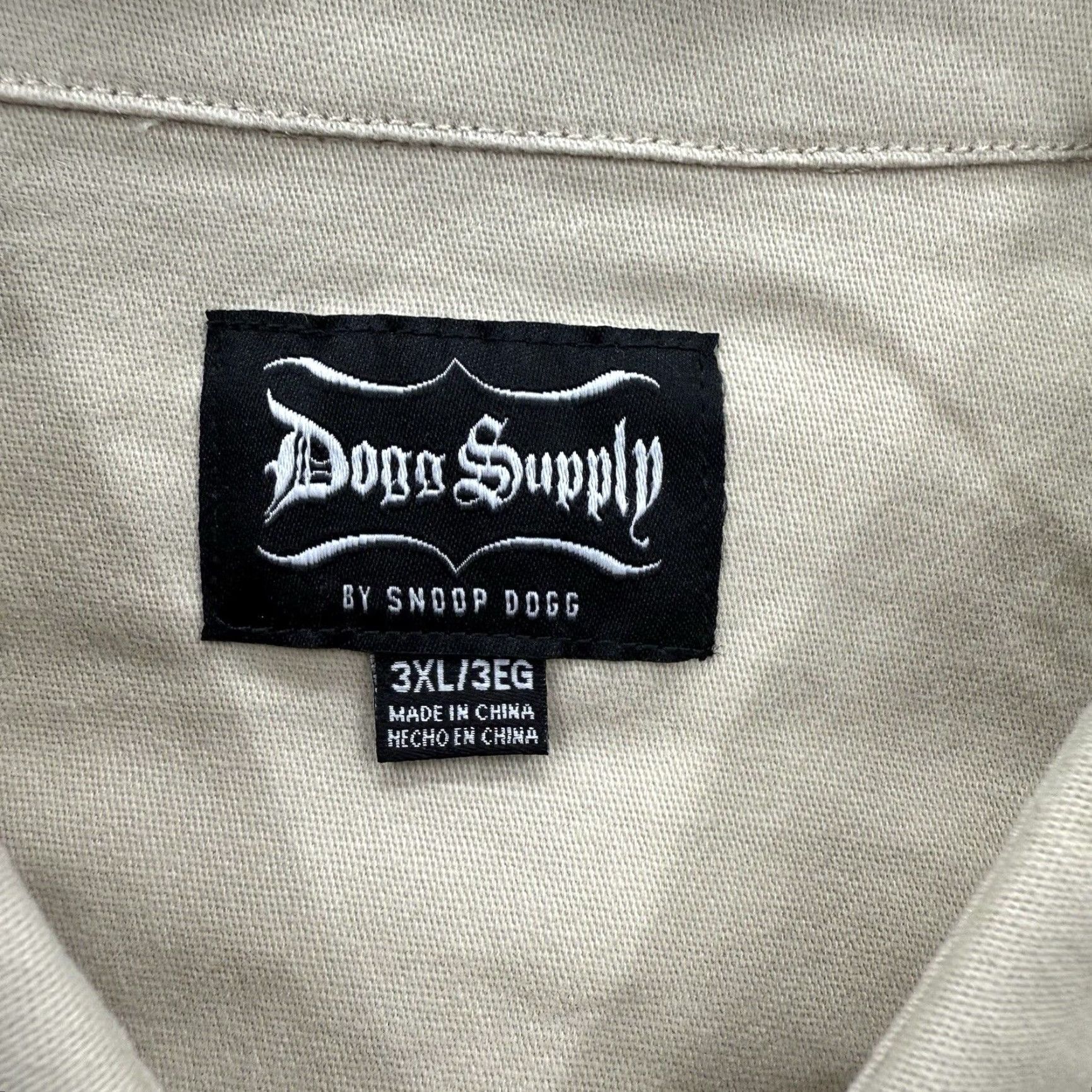 Vintage Dogg Supply By Snoop Dogg Woven Work Wear Shirt Men 3XL Cement Cotton Spandex Button-Up Short Sleeve Brown Logo Hip Hop Workwear Mens Size US XXL / EU 58 / 5 - 3 Thumbnail