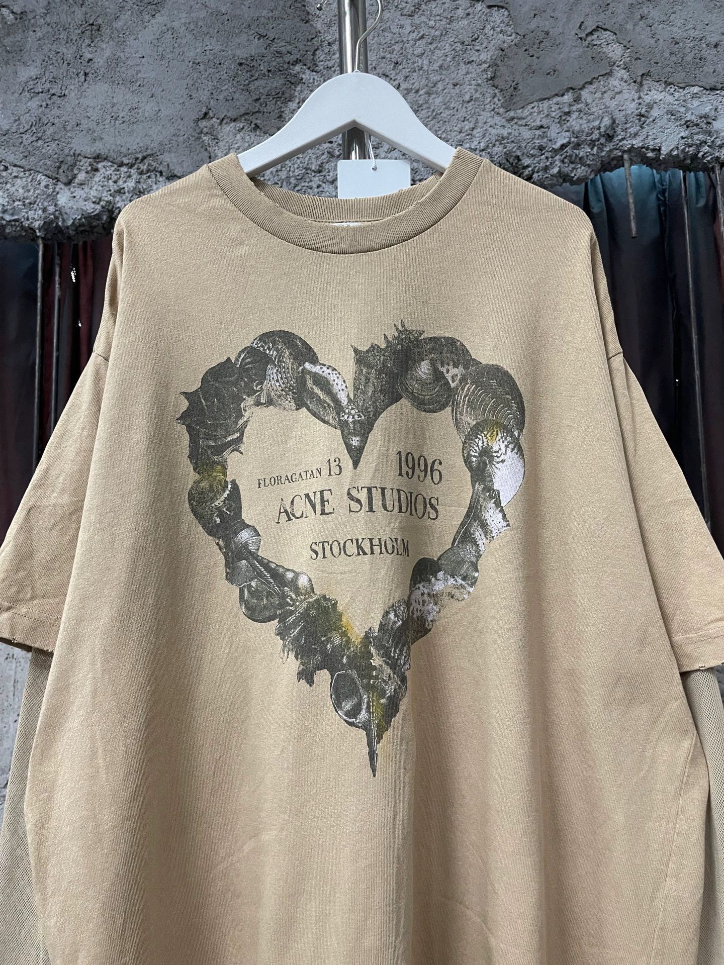 Acne Studios Acne Studios Heart Logo Print longsleeve size S Size US L / EU 52-54 / 3 - 3 Thumbnail