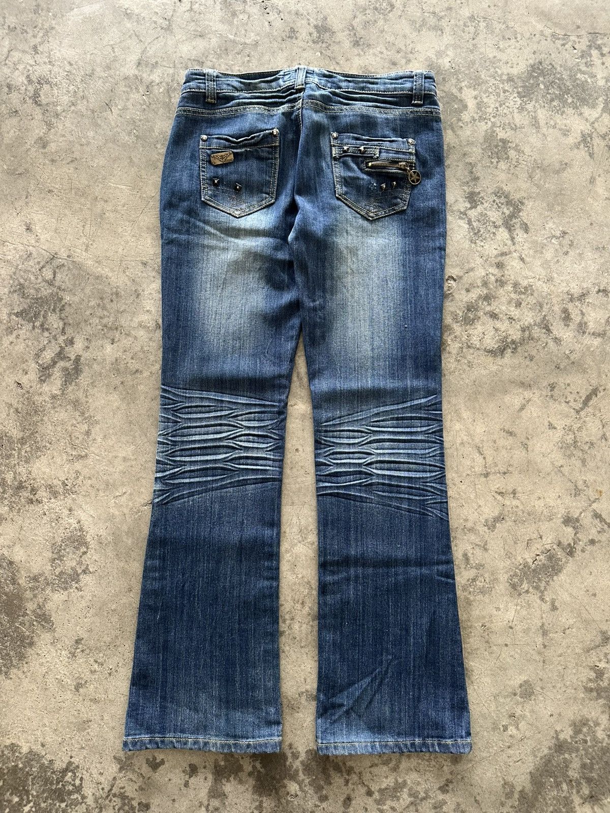 If Six Was Nine × Japanese Brand × Le Grande Bleu (L.G.B.) Japanese Y2K The Cove Whisker Wash Flared Jeans Size 30" / US 8 / IT 44 - 7 Thumbnail