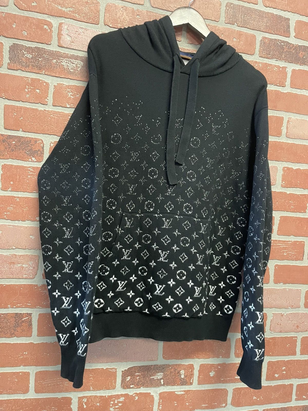 Louis Vuitton Size M - Louis Vuitton Monogram Gradient Hoodie Size US M / EU 48-50 / 2 - 2 Thumbnail