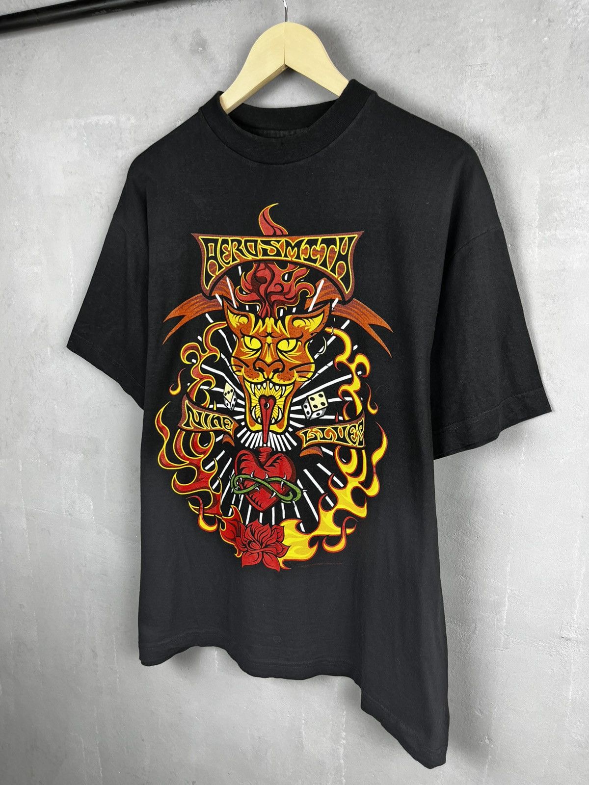 Band Tees Vintage 1997 Aerosmith Nine Lives World Concert Tour Size US L / EU 52-54 / 3 - 4 Thumbnail