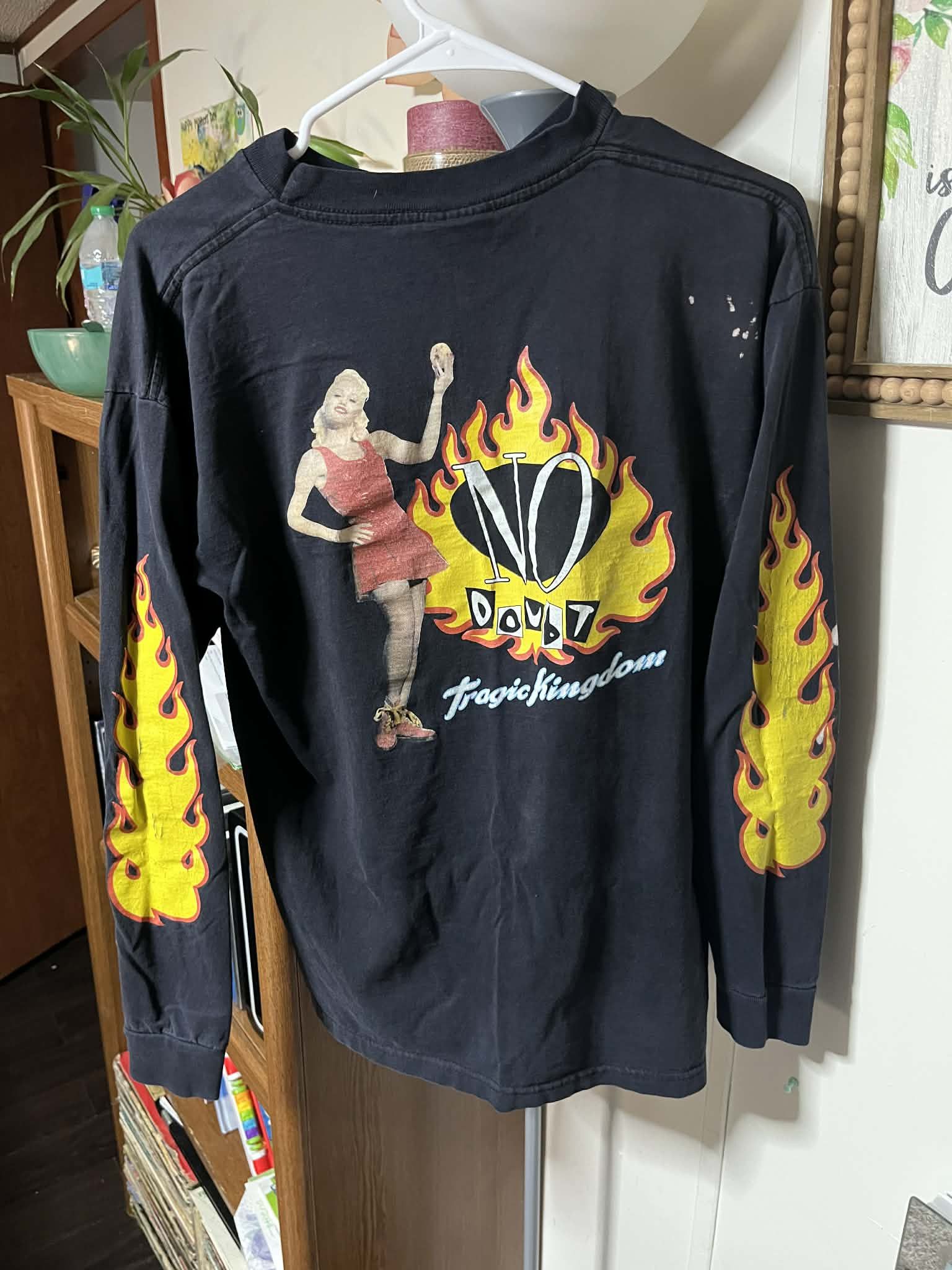 Band Tees Vintage No Doubt “Tragic Kingdom” Long Sleeve Shirt – 1990s Size US L / EU 52-54 / 3 - 1 Thumbnail