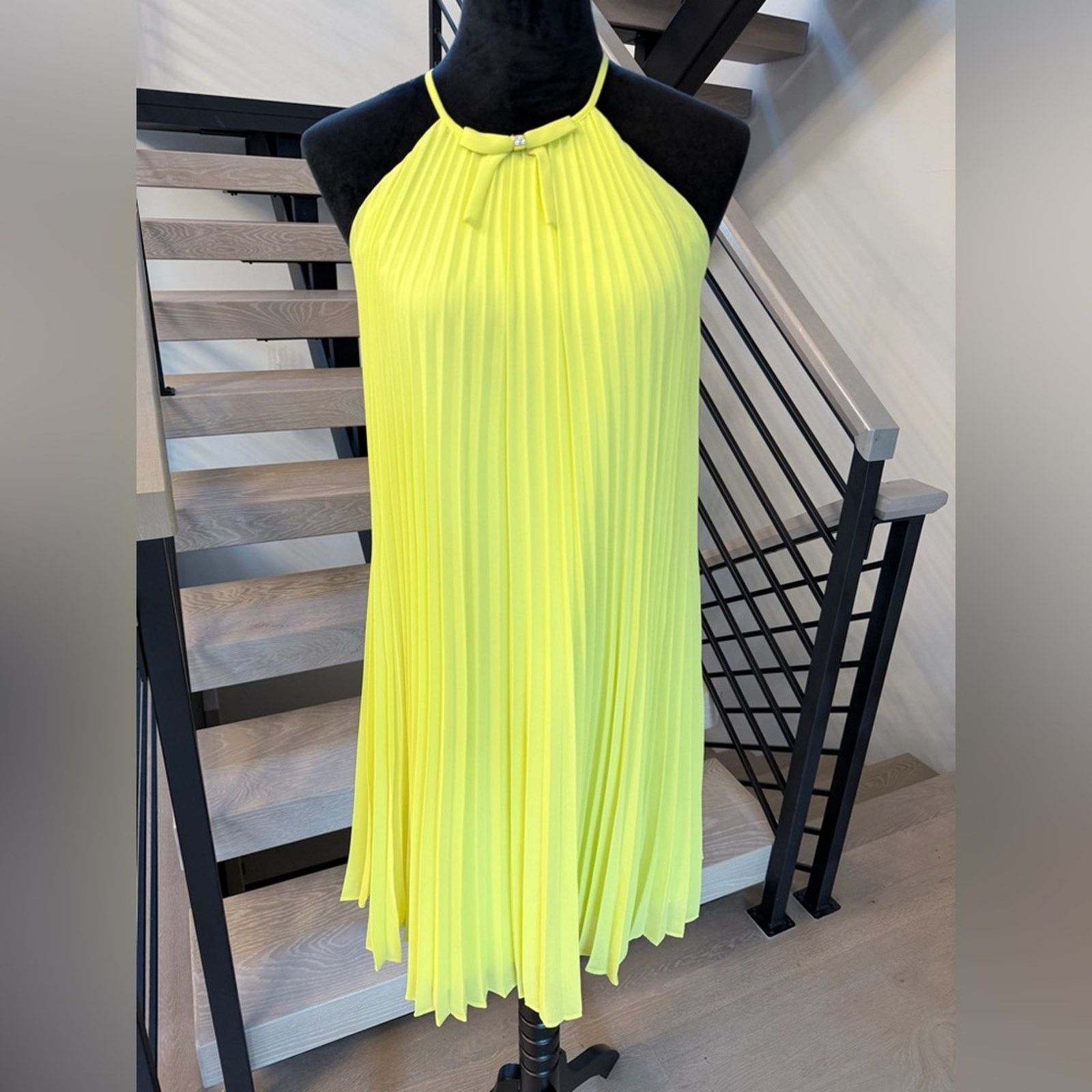 Ted Baker New Ted Baker Vibrant Neon Yellow Pleated Midi Dress size 0 Size XS / US 0-2 / IT 36-38 - 1 Thumbnail