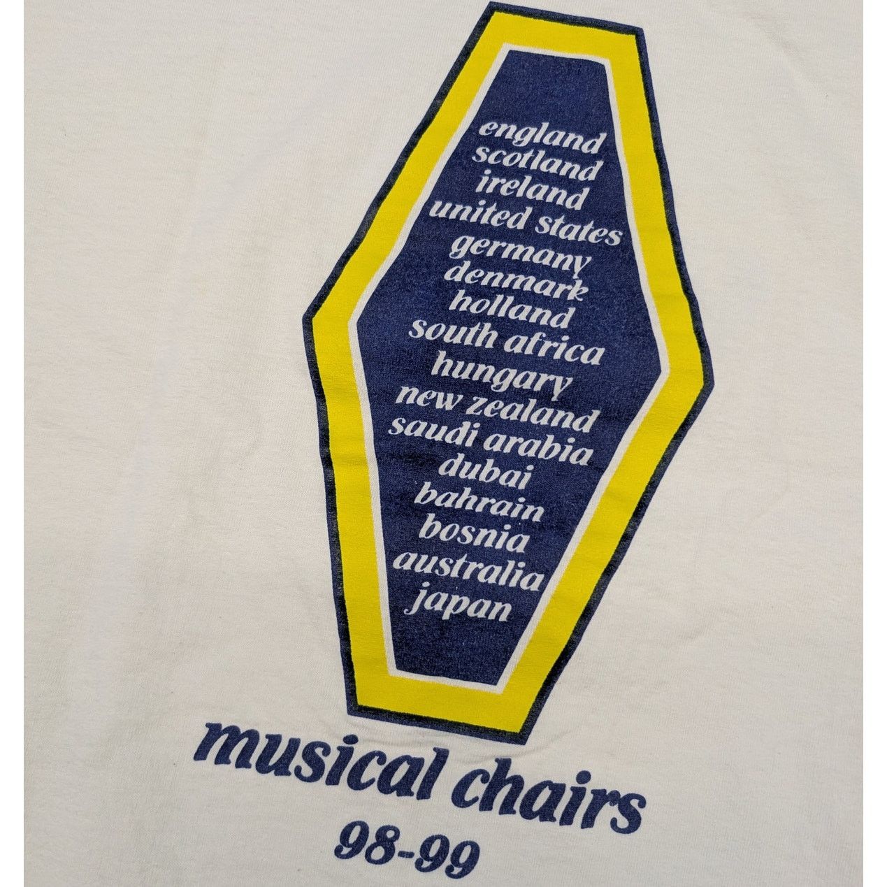 Vintage Vintage Hootie and the Blowfish Musical Chairs tour t-shirt Size US XL / EU 56 / 4 - 5 Thumbnail