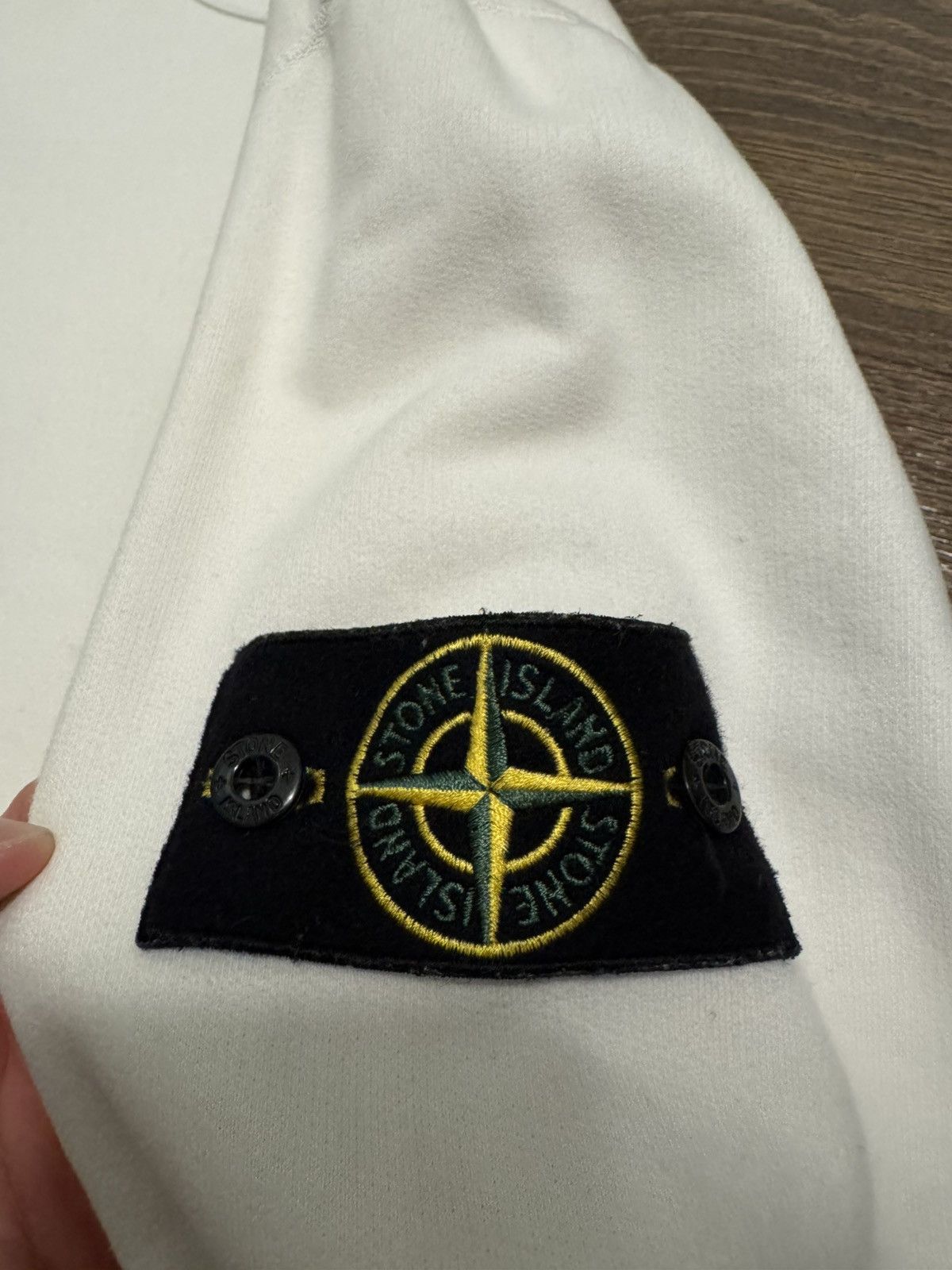 Stone Island Stone Island White Arm Badge Sweatshirt Size US L / EU 52-54 / 3 - 2 Thumbnail
