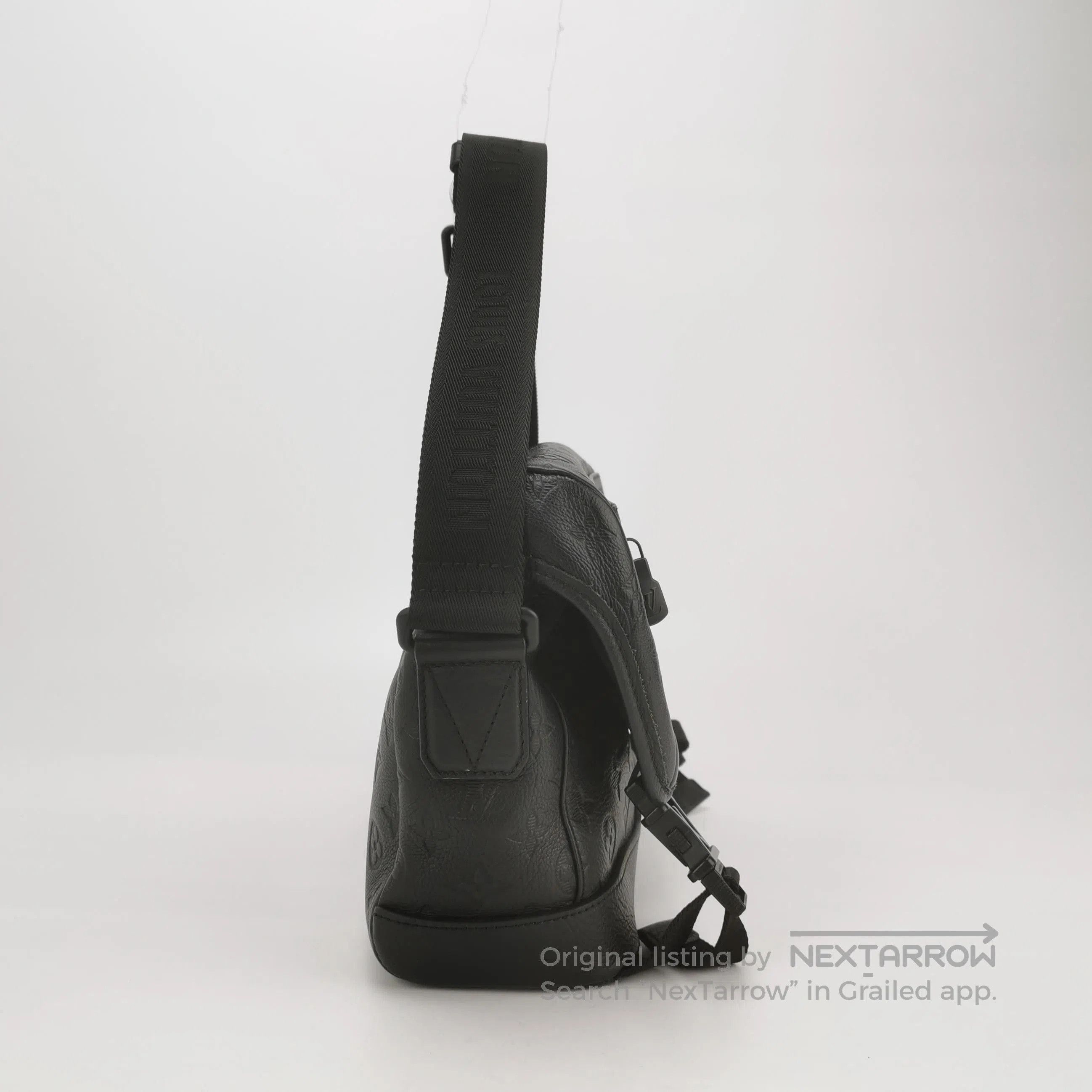 Louis Vuitton Louis Vuitton Porte Documents Voyage Leather Crossbody Bag. Size ONE SIZE - 1 Thumbnail