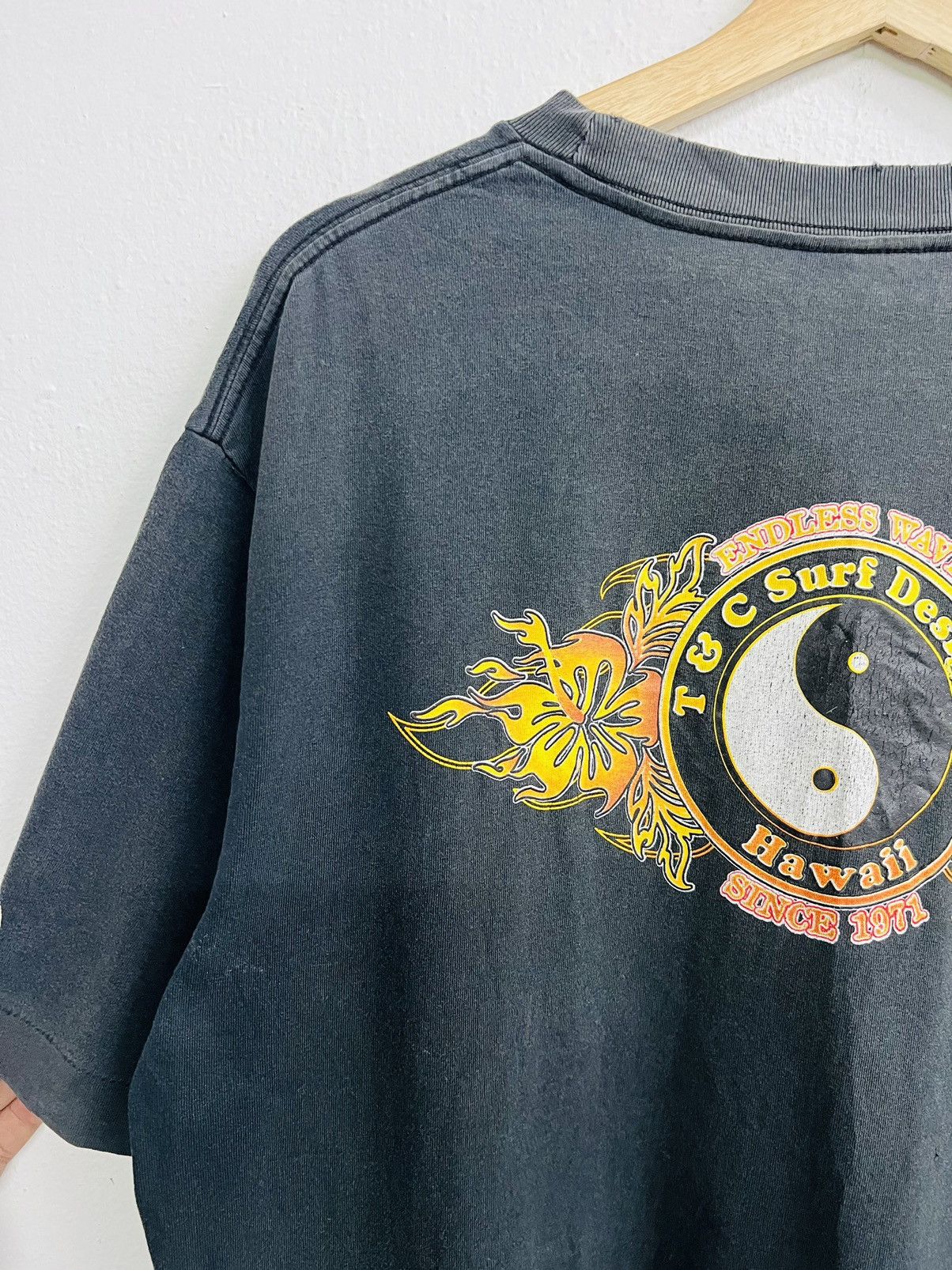Vintage VINTAGE T&C SURF DESIGN HAWAII FLAME SPELL OUT TEE Size US L / EU 52-54 / 3 - 10 Thumbnail