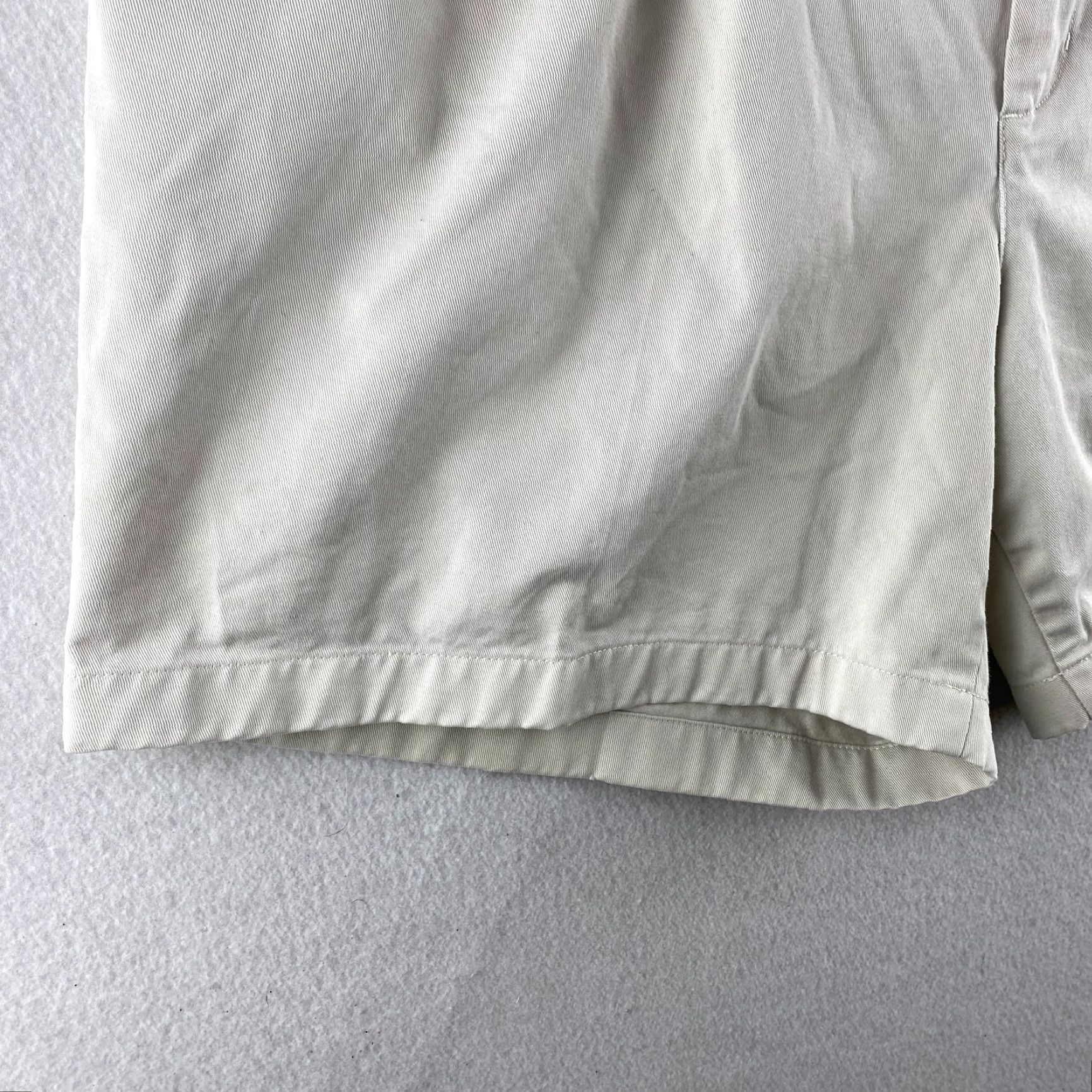 Lands' End Lands' End Shorts Mens 40 Beige Traditional Fit Chino Slash Pocket Pleated Front Size US 40 / EU 56 - 5 Thumbnail