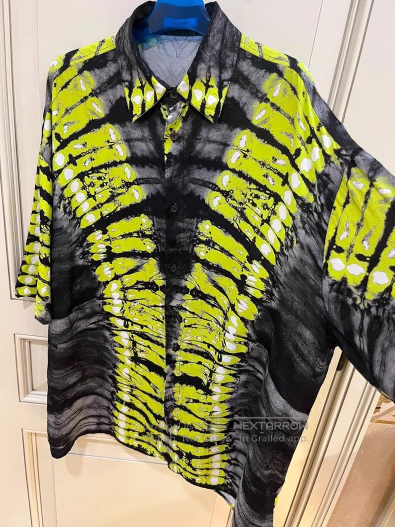 Valentino Valentino Fluorescent green flower markings symmetrical pr Size US M / EU 48-50 / 2 - 9 Thumbnail