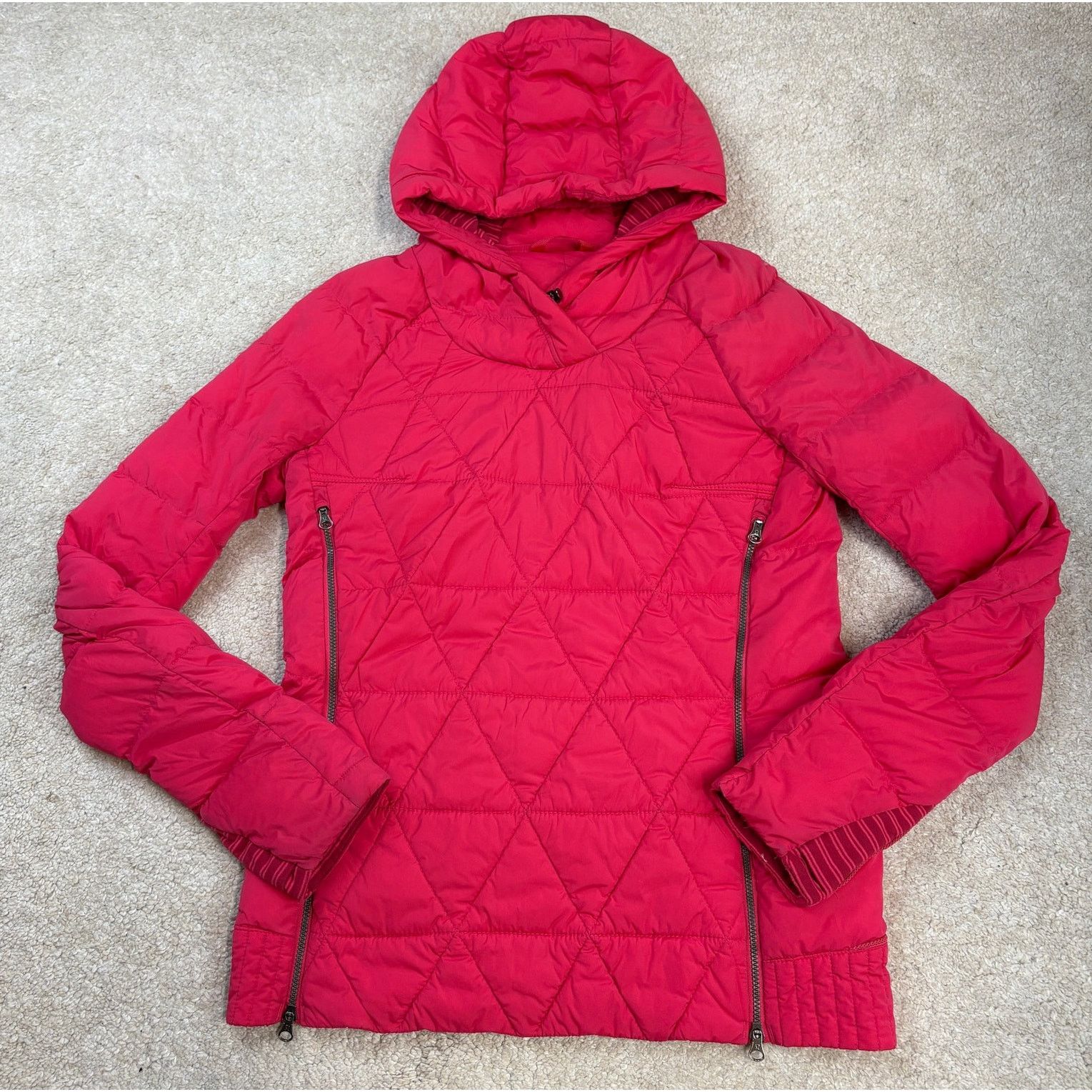 Lululemon Lululemon Fluffed Up Puffer Jacket Boom Juice Pink 6 Size M / US 6-8 / IT 42-44 - 1 Thumbnail