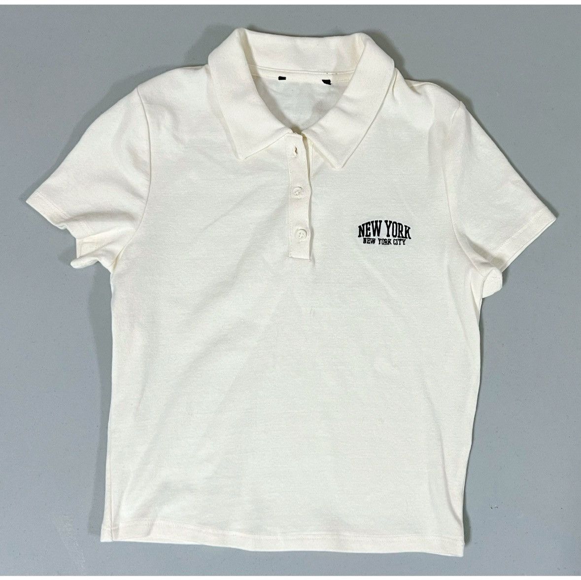 Vintage White ‘NYC’ Collared Button-Up Polo Shirt Top Blouse Size S🤍 Size S / US 4 / IT 40 - 2 Thumbnail