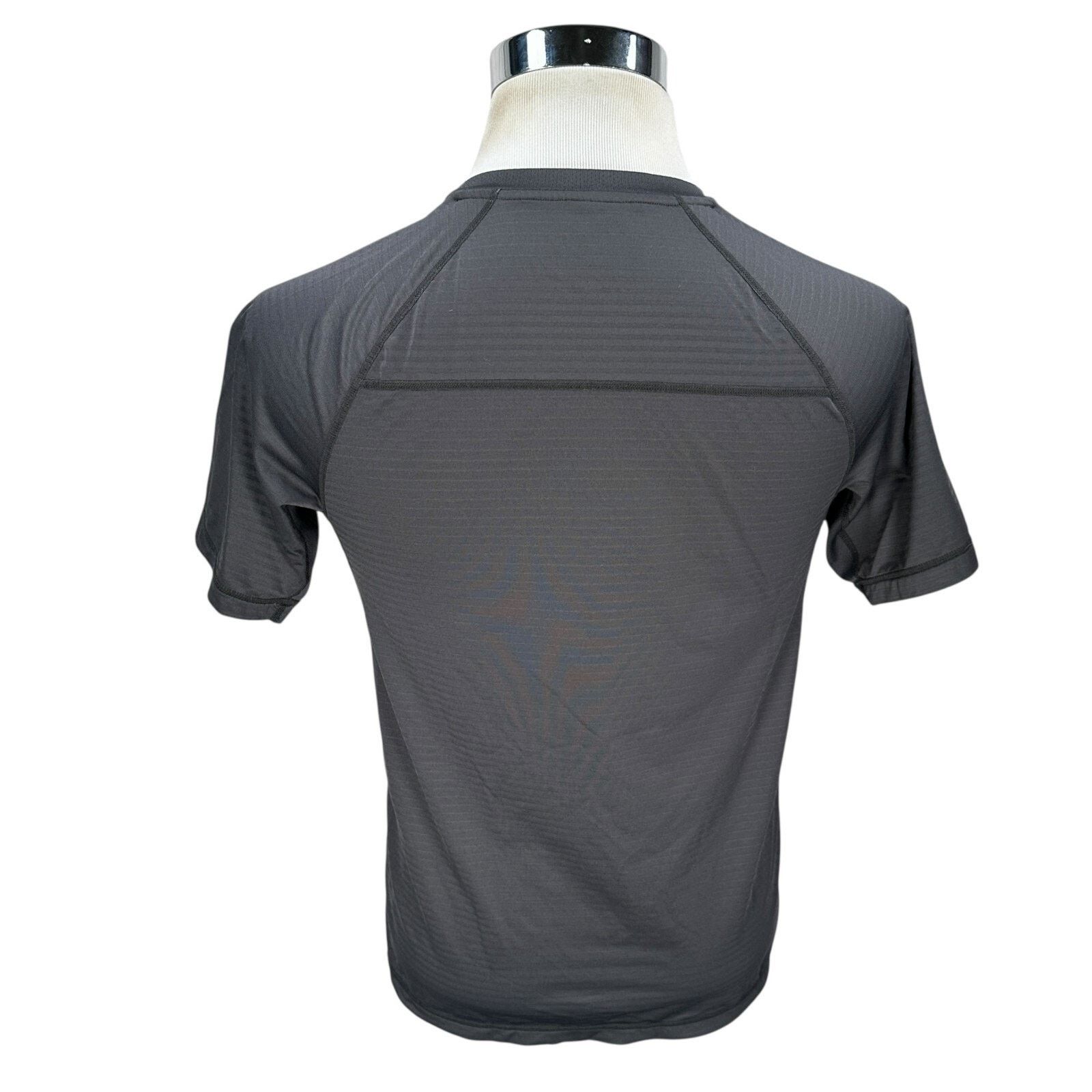 Rhone Rhone Sentry T-Shirt Men S Gray Short Sleeve V-Neck Athletic Size US S / EU 44-46 / 1 - 4 Thumbnail
