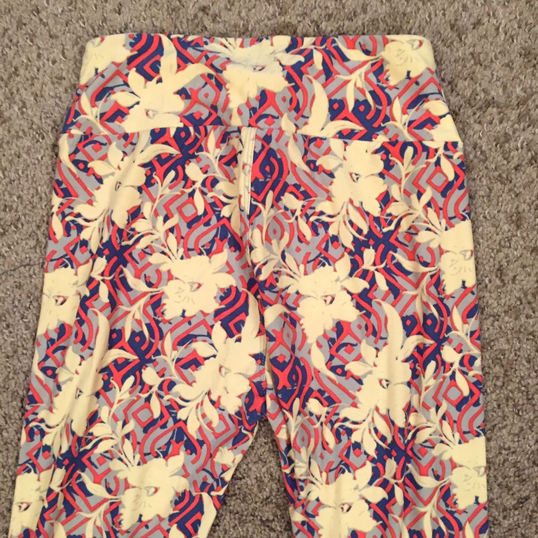 Vintage VINTAGE LuLaRoe One Size OS Yellow Floral Leggings NWOT Size 42" / US 20 - 7 Thumbnail