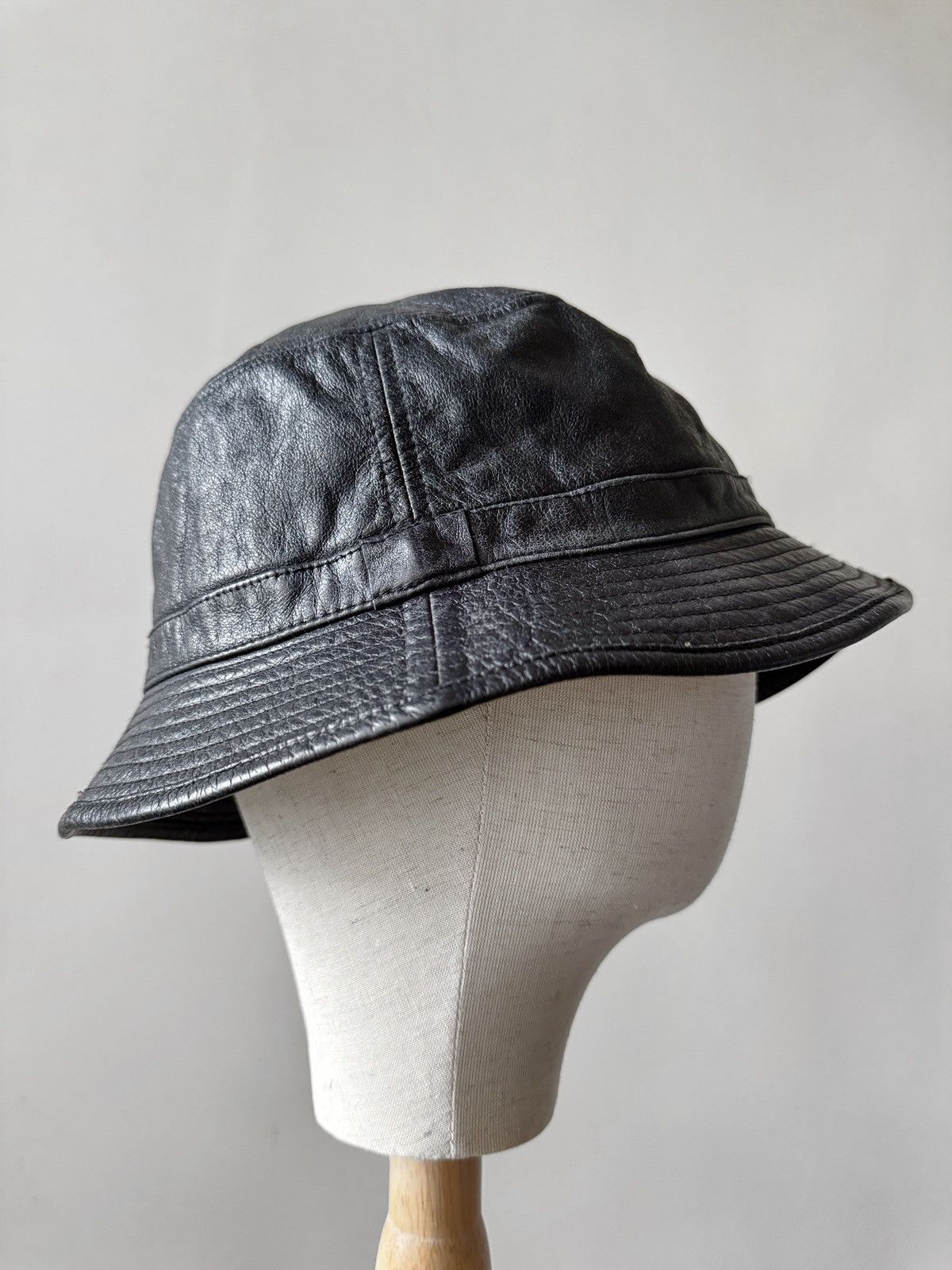 Raf Simons Raf Simons AW03 Cow Leather Bucket Hat Size ONE SIZE - 2 Thumbnail