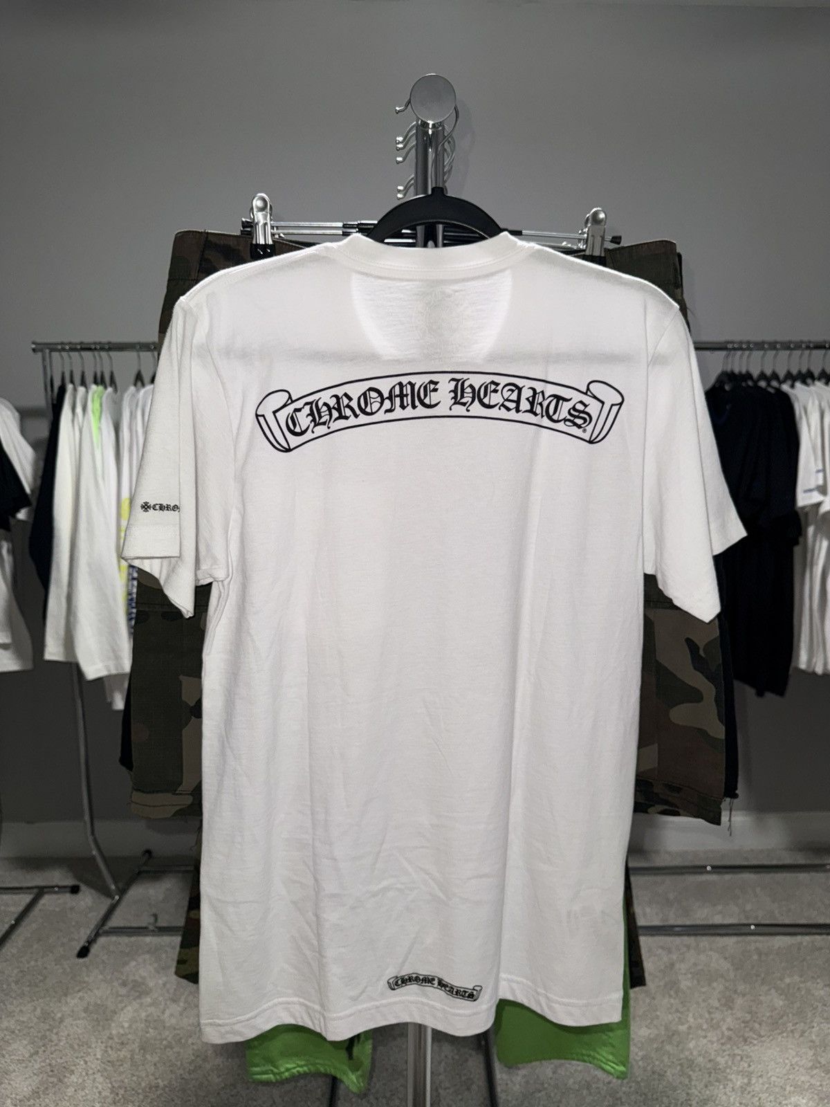 Chrome Hearts Chrome Hearts White Scroll Logo Pocket S/s Size US L / EU 52-54 / 3 - 1 Thumbnail