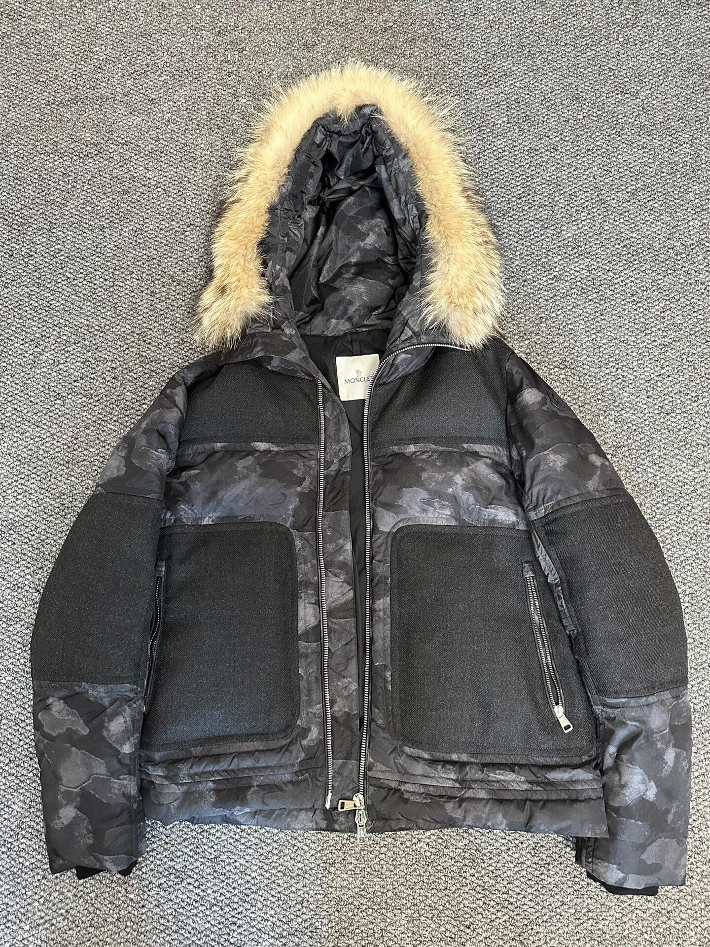 Moncler moncler down jacket with fur hood Size US M / EU 48-50 / 2 - 1 Thumbnail