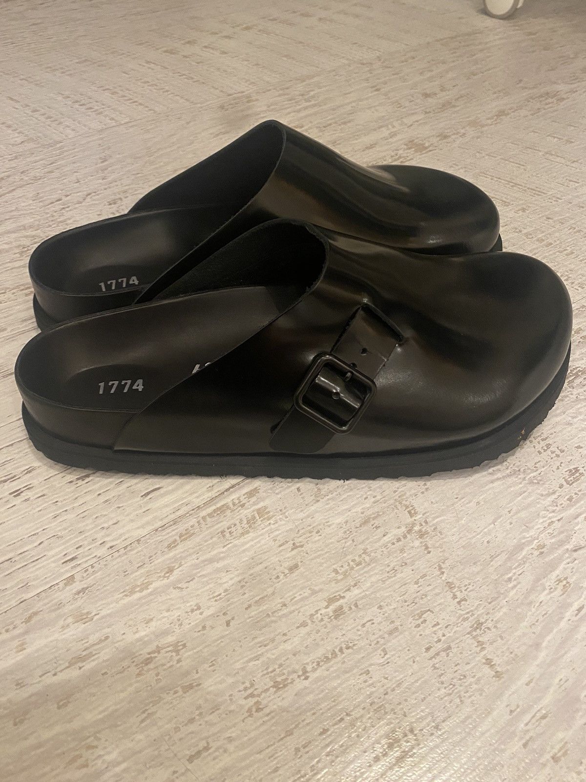 Birkenstock 🖤 Birkenstock 1774 glossy leather 33 dougal slip on Size US 9 / EU 42 - 2 Thumbnail