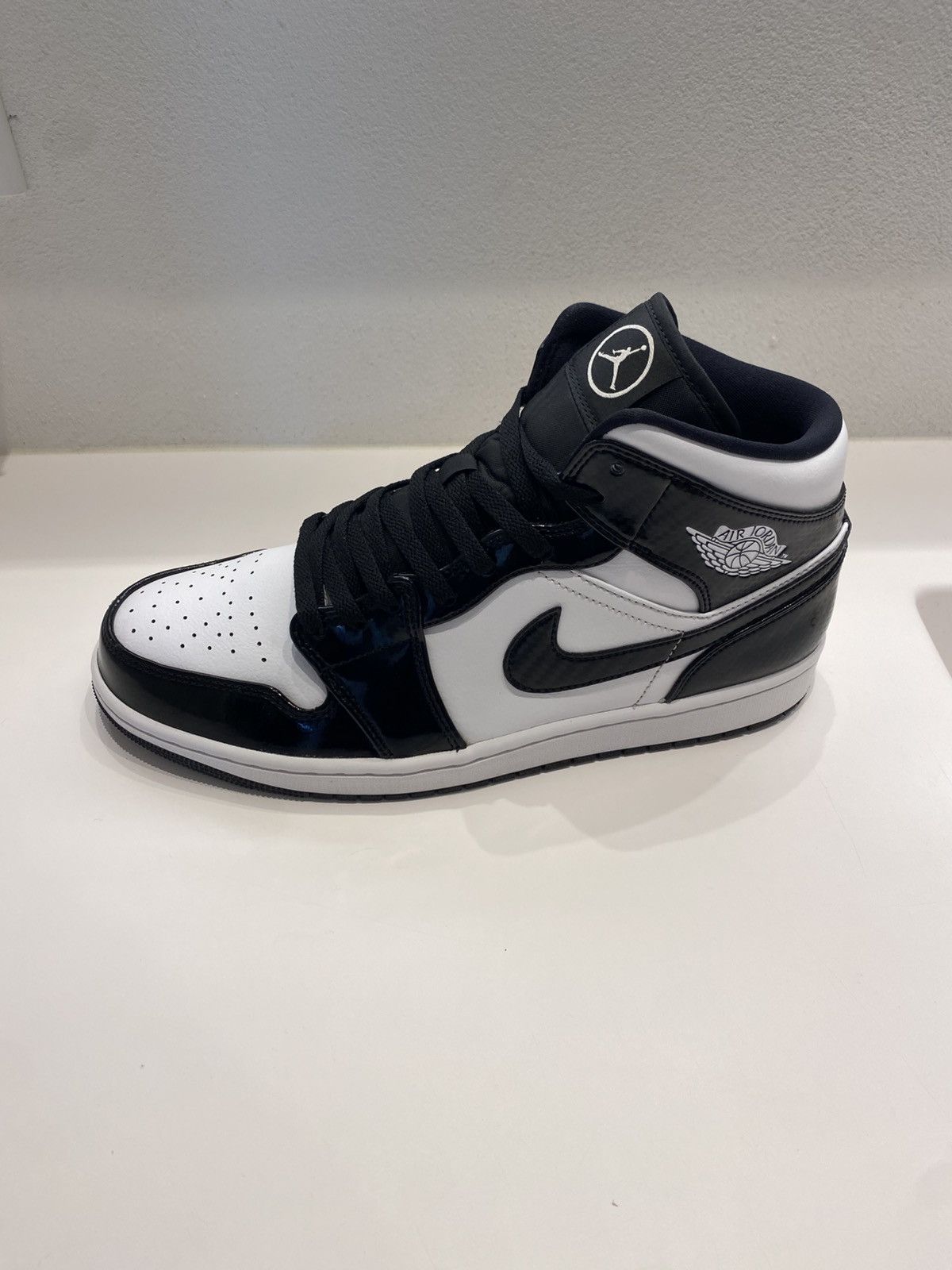 Jordan Brand × Nike Nike Jordan 1 Mid, Carbon Fiber Size US 11 / EU 44 - 3 Thumbnail