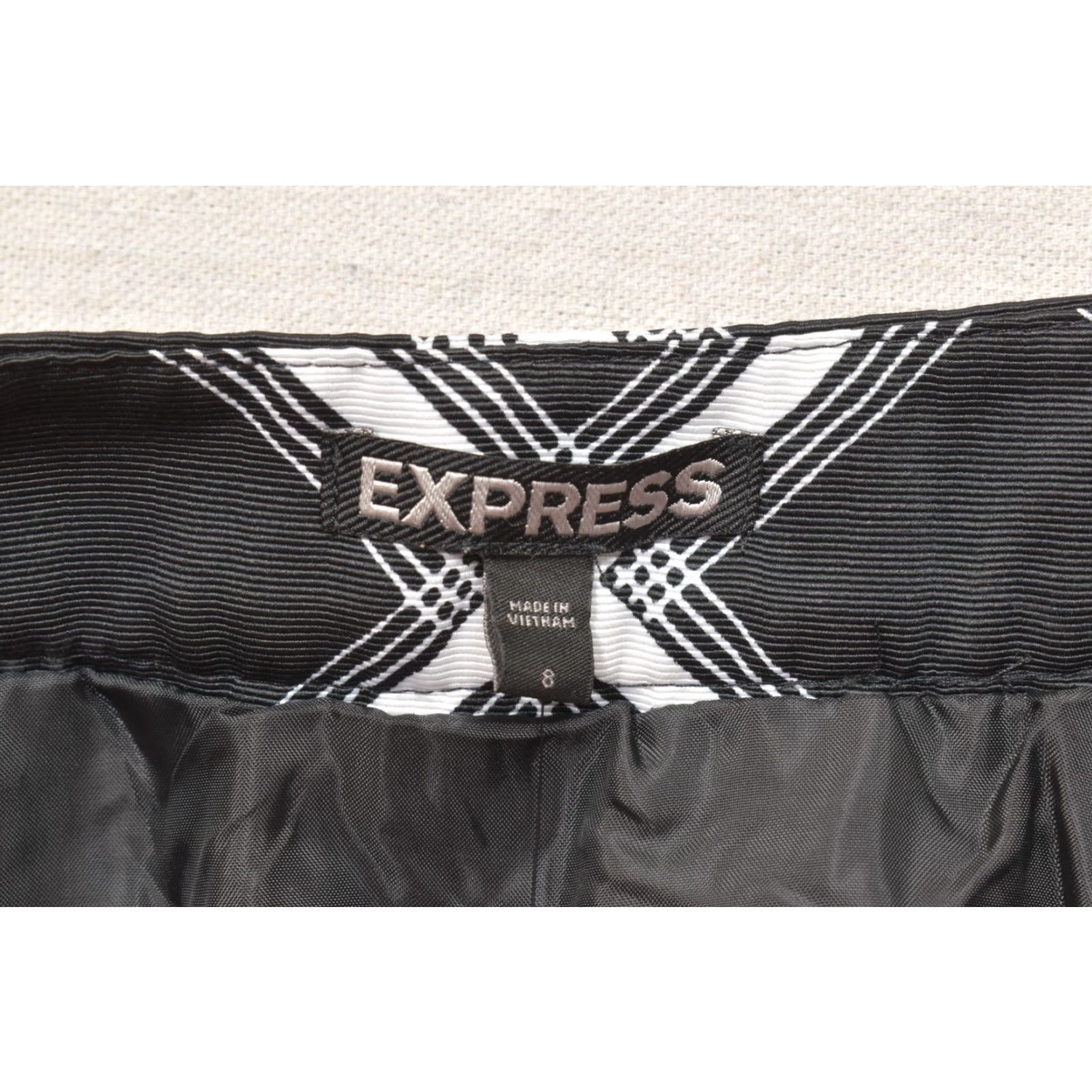Express Express Women's A Line Pleated Knee Length Skirt Black Geometric Size 8 Polyester Size 30" / US 8 / IT 44 - 6 Thumbnail