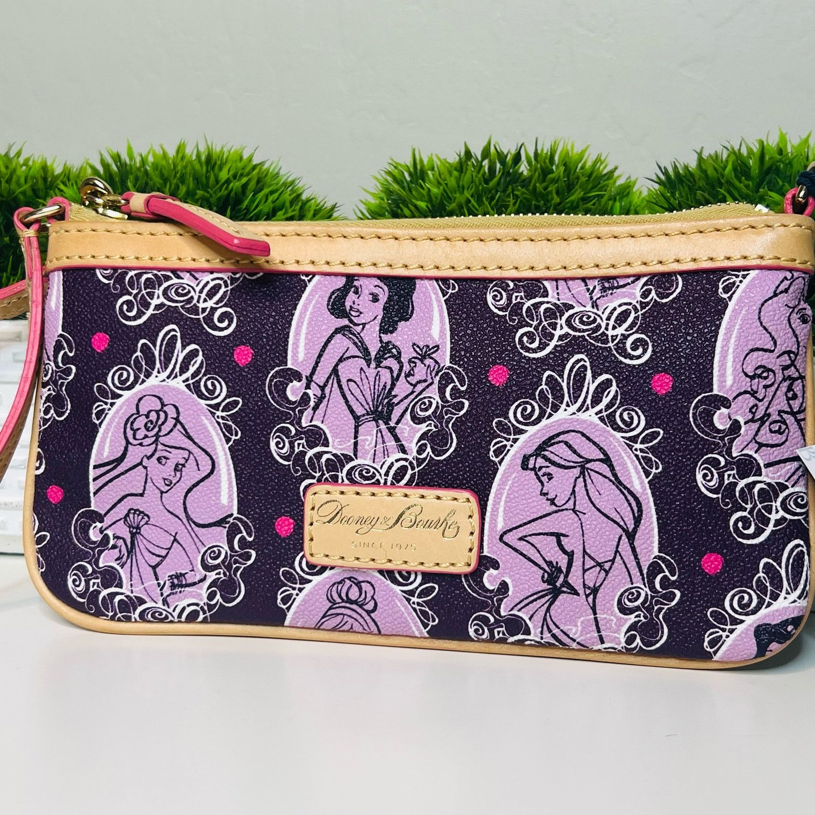 Dooney & Bourke Disney Dooney & Bourke Princess Half Marathon 2015 Wristlet Size ONE SIZE - 5 Thumbnail