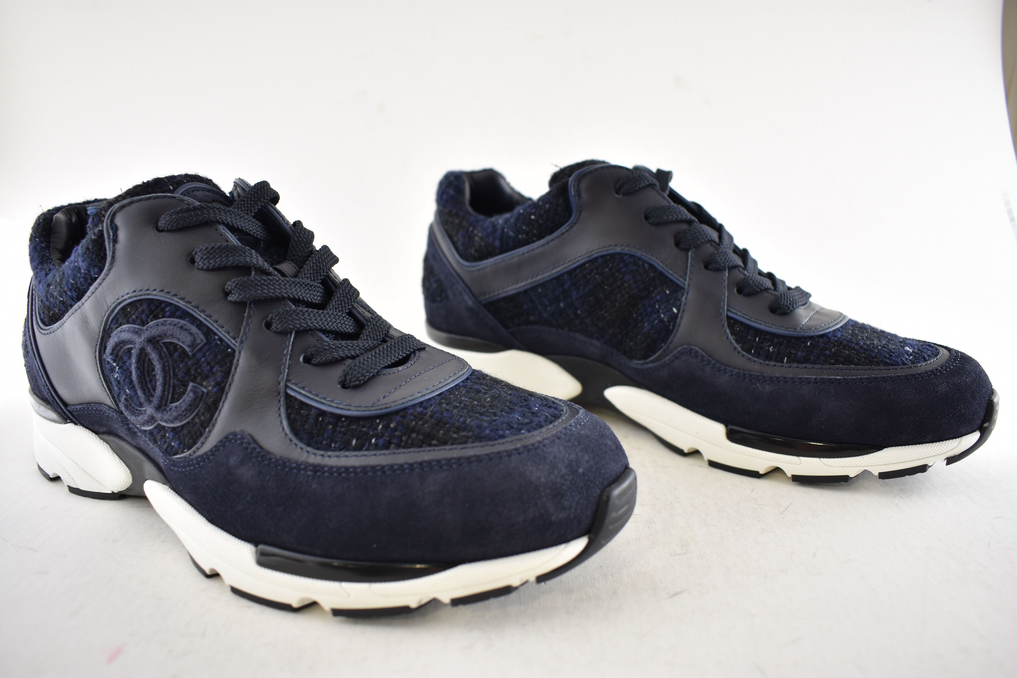 Chanel Chanel 24A Black Tweed Suede CC Logo Flat Trainer Sneaker 42 Size US 12 / IT 42 - 2 Thumbnail