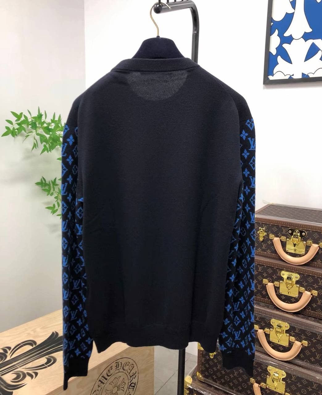 Louis Vuitton Louis Vuitton sweater with monogram and cuffs Size US L / EU 52-54 / 3 - 2 Thumbnail