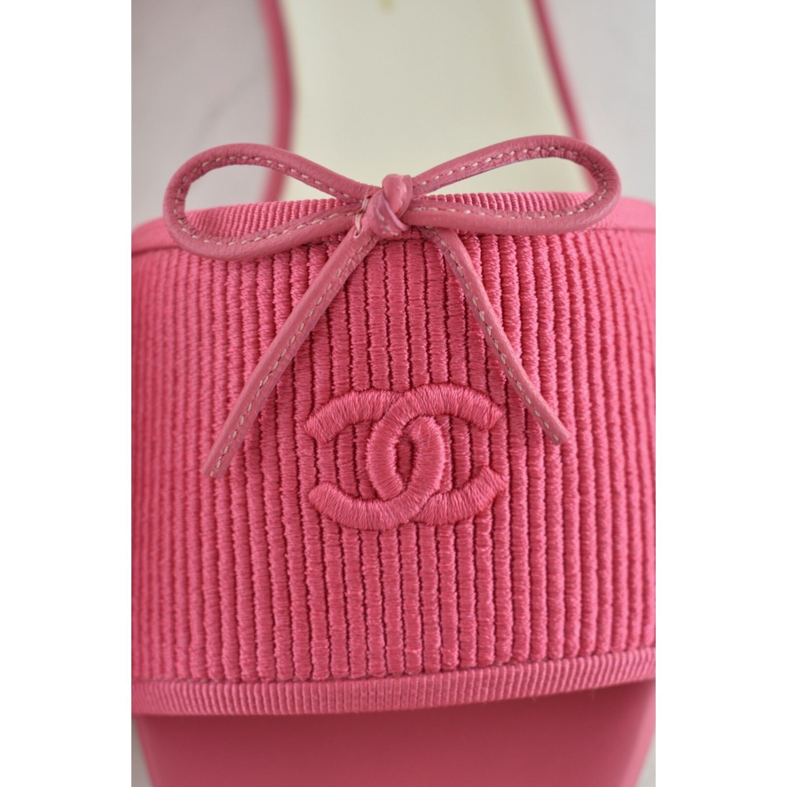 Chanel Chanel 24P Dark Pink Embroidered CC Logo Bow Tie Mule Size US 8 / IT 38 - 10 Thumbnail