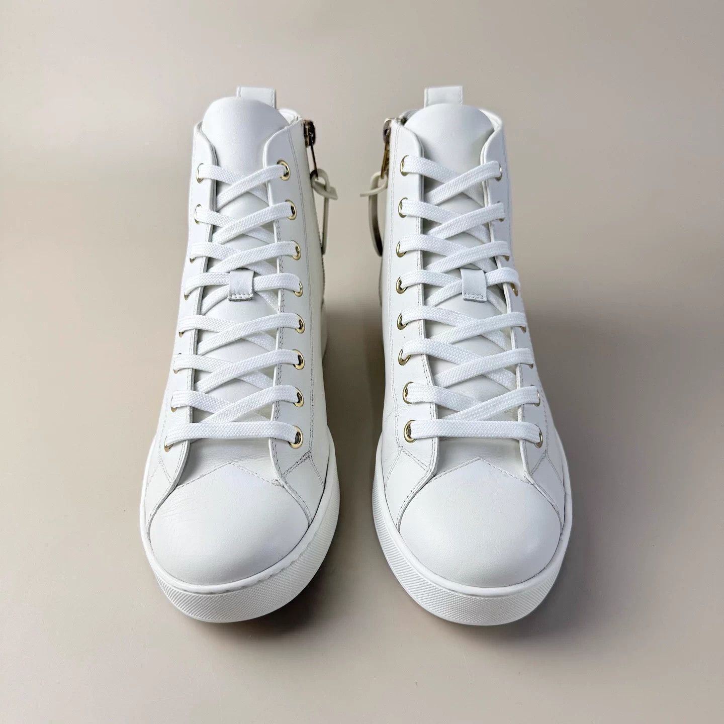 Louis Vuitton LV white monogram lace-up sneakers 35 EU Size US 4 / IT 34 - 2 Thumbnail
