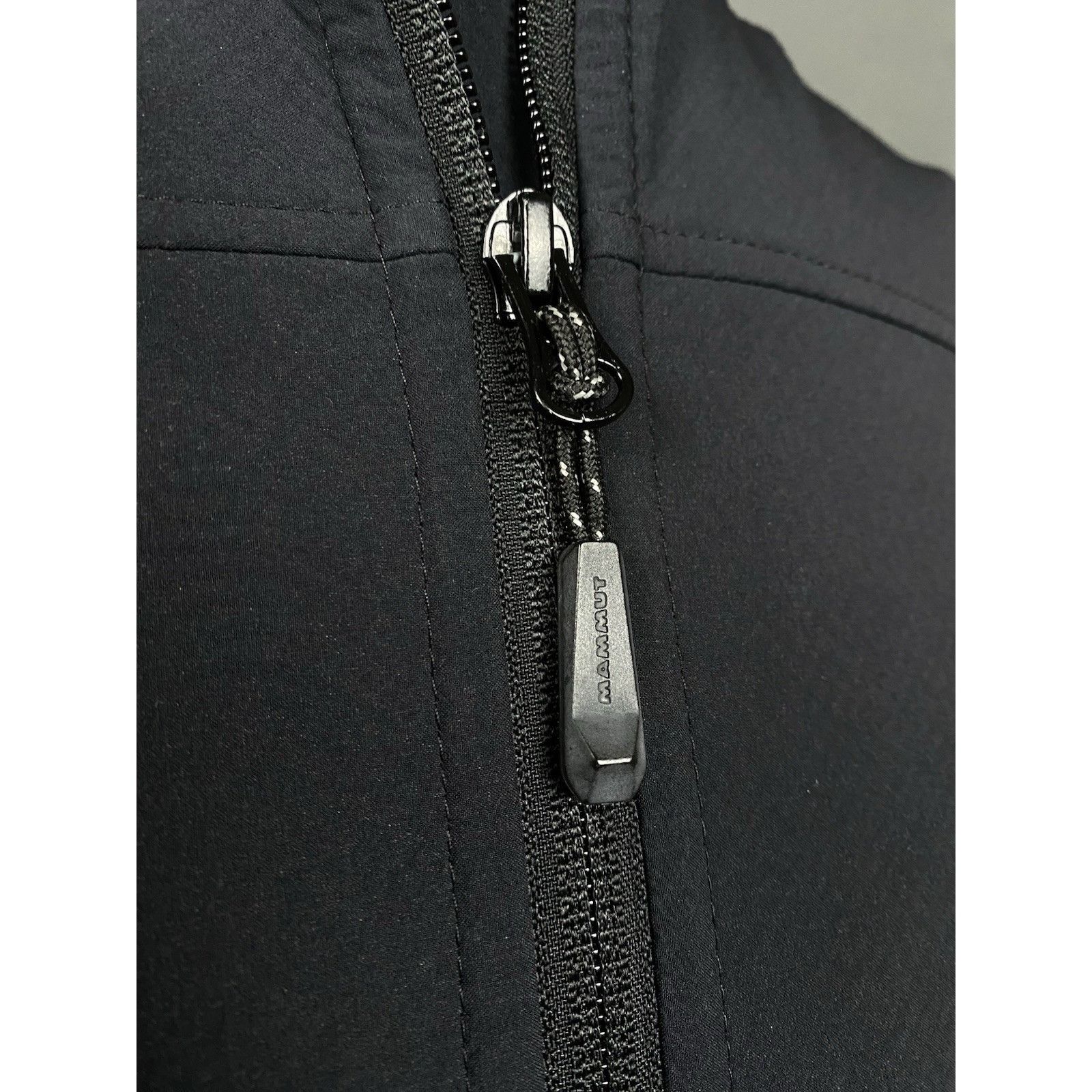 Mammut Mammut Men's Black SoftTech Softshell Windbreaker Jacket Siz Size US S / EU 44-46 / 1 - 8 Thumbnail