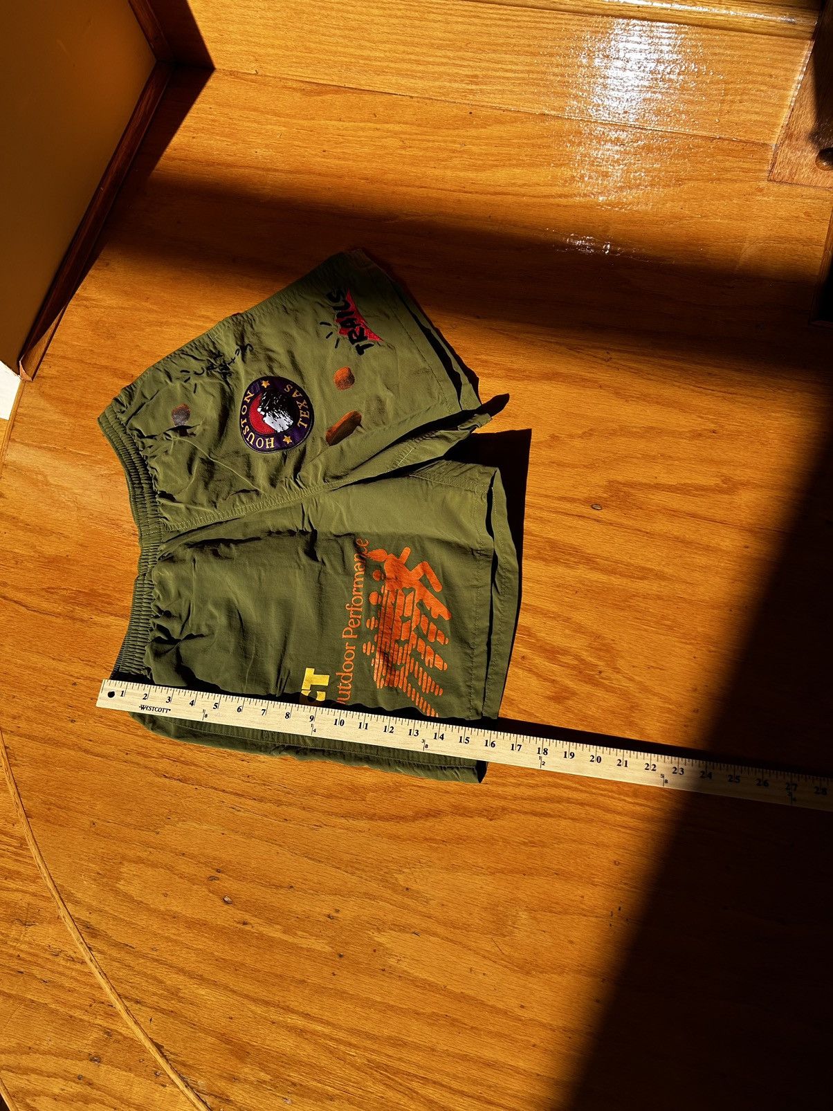 Travis Scott travis scott running wild shorts Size US 32 / EU 48 - 9 Thumbnail