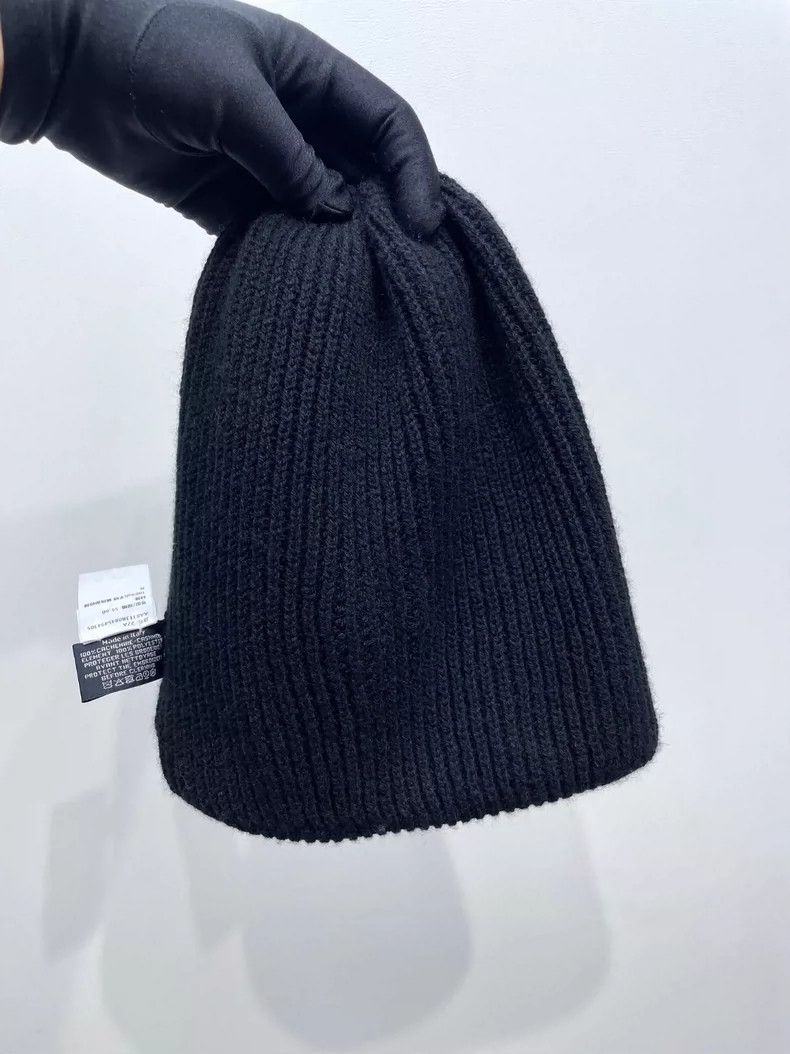 Chanel Chanel 22A black gold sequin letter logo knitted hat 2504-N Size ONE SIZE - 3 Thumbnail
