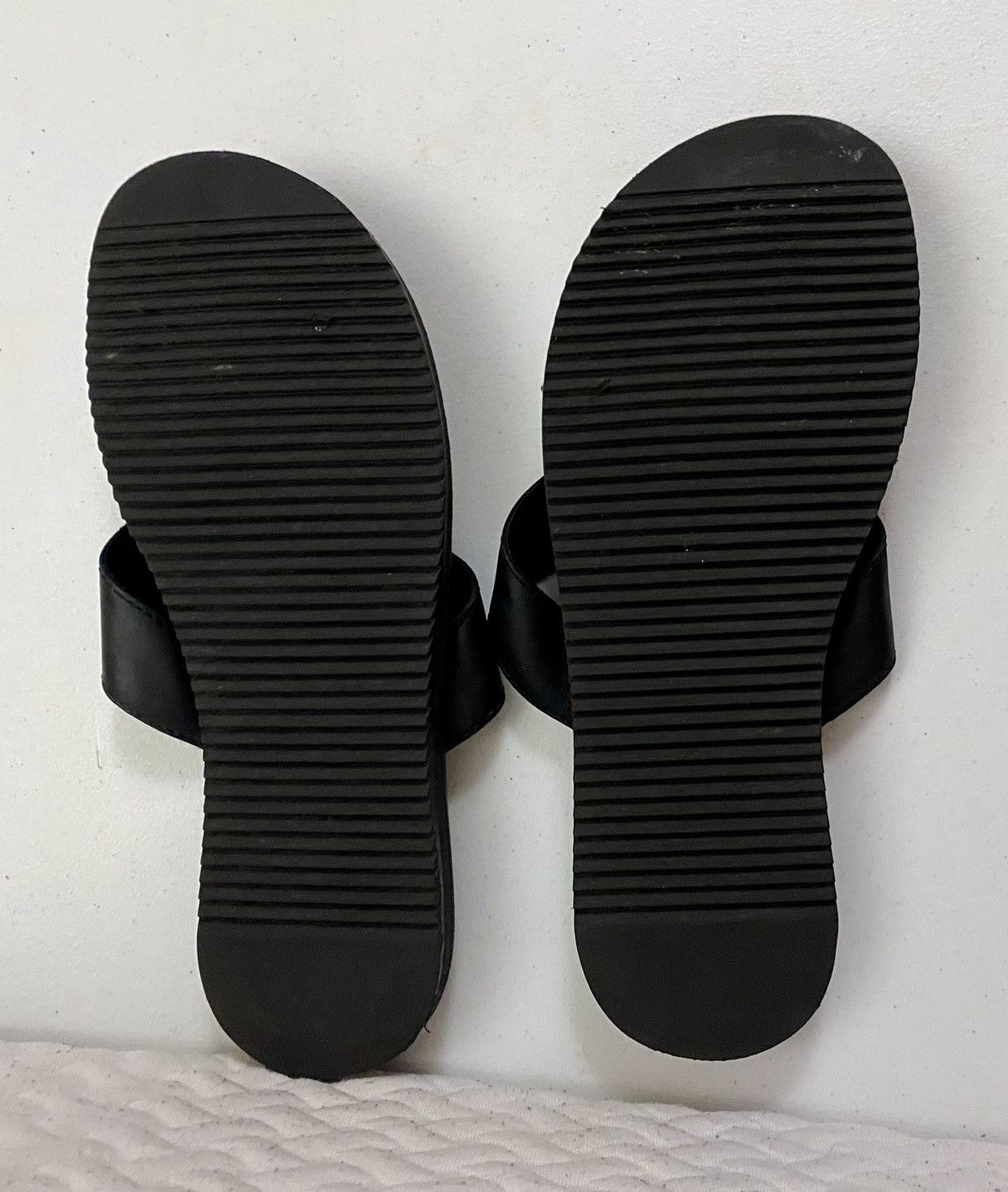 Allen Edmonds Allen Edmonds Black Leather Oscar Thong Sandals 11 D VGC Size US 11 / EU 44 - 8 Thumbnail