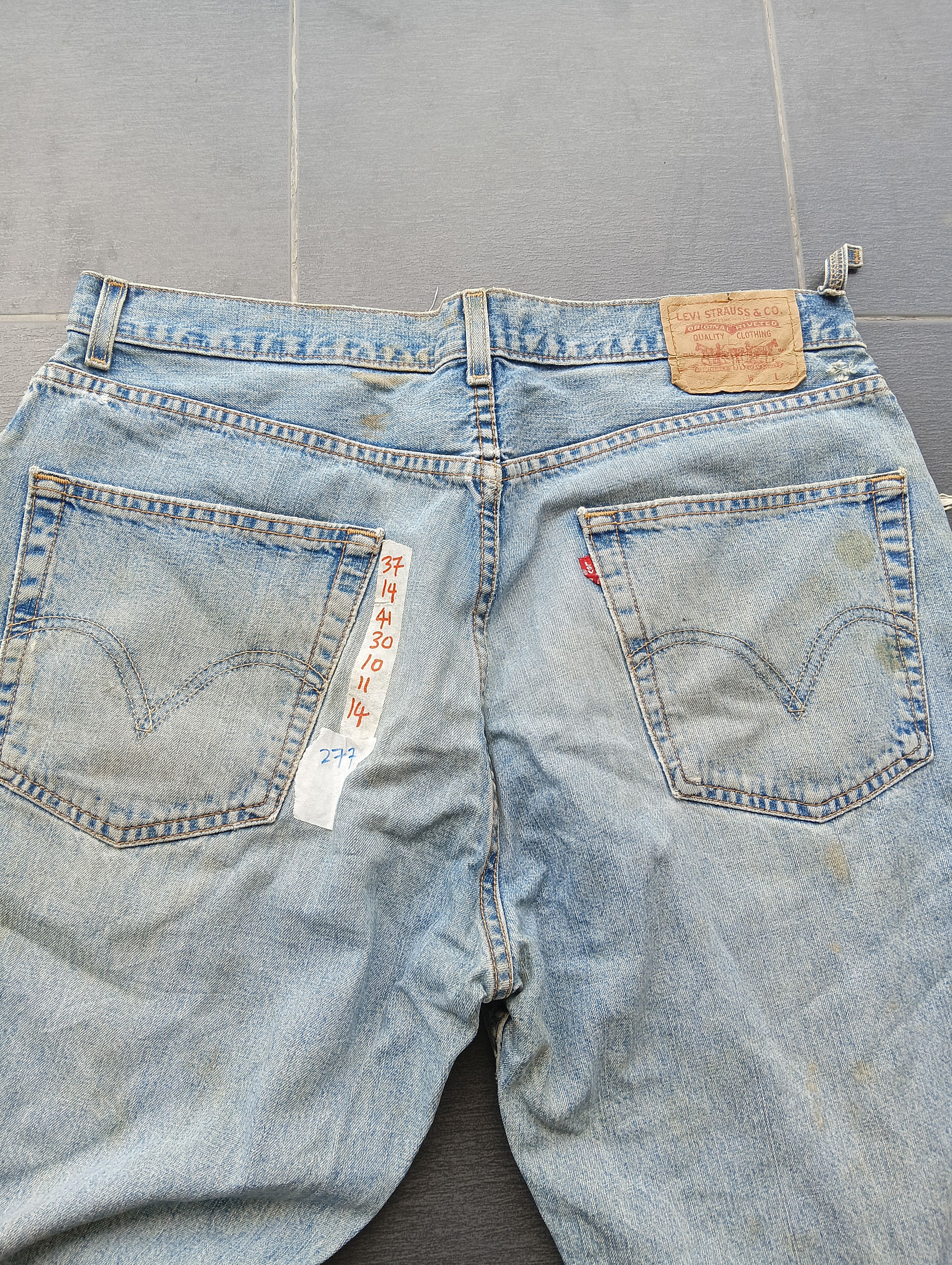 Levi's Vintage Clothing levis distressed jeans size 37 Size US 37 - 9 Thumbnail