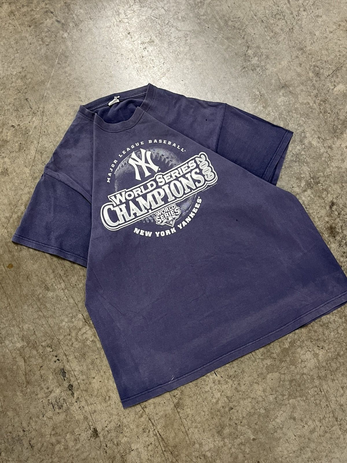 Vintage NY Yankees vintage faded tee shirt boxy streetwear hype Size US XL / EU 56 / 4 - 1 Thumbnail