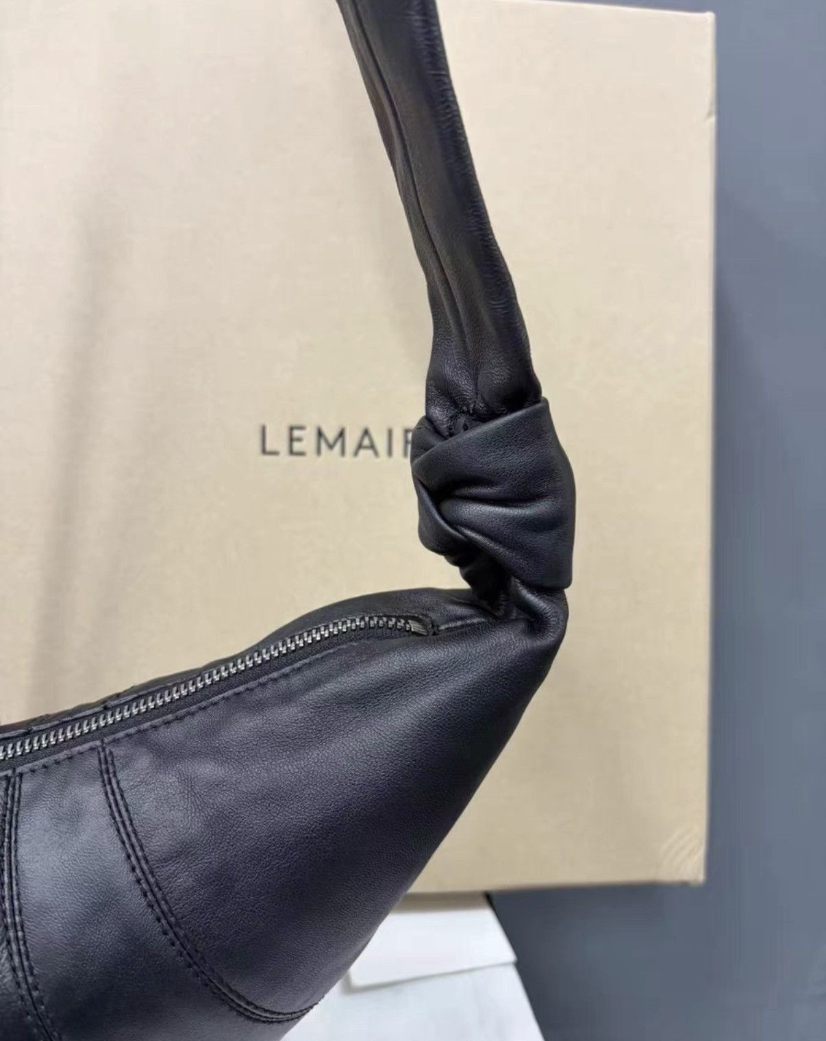 Lemaire Lemaire Sheepskin Croissant Bag KKKK6 Size ONE SIZE - 4 Thumbnail